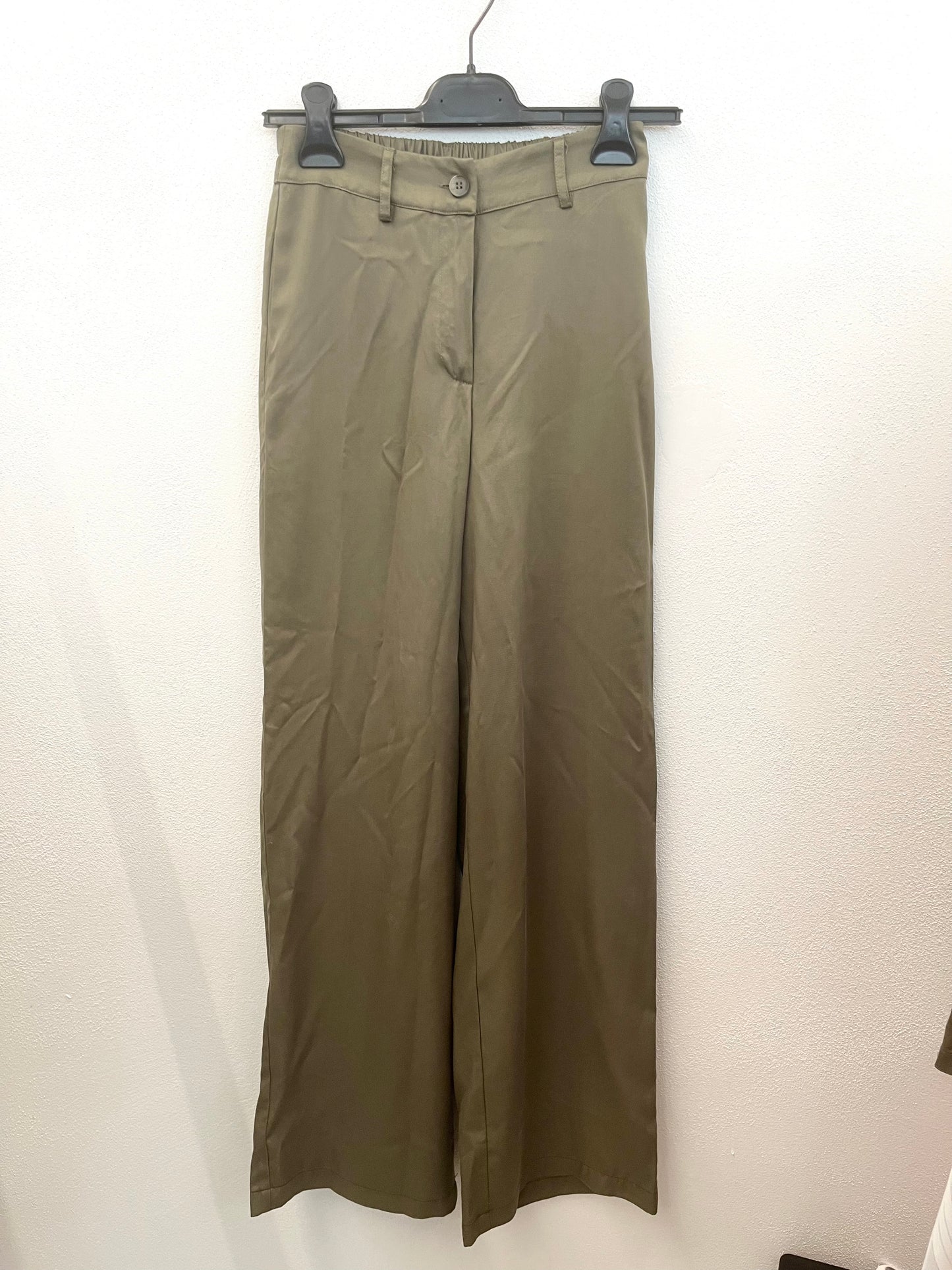 Completo di Croche Blazer e Pantaloni a Gamba Larga Verde Oliva