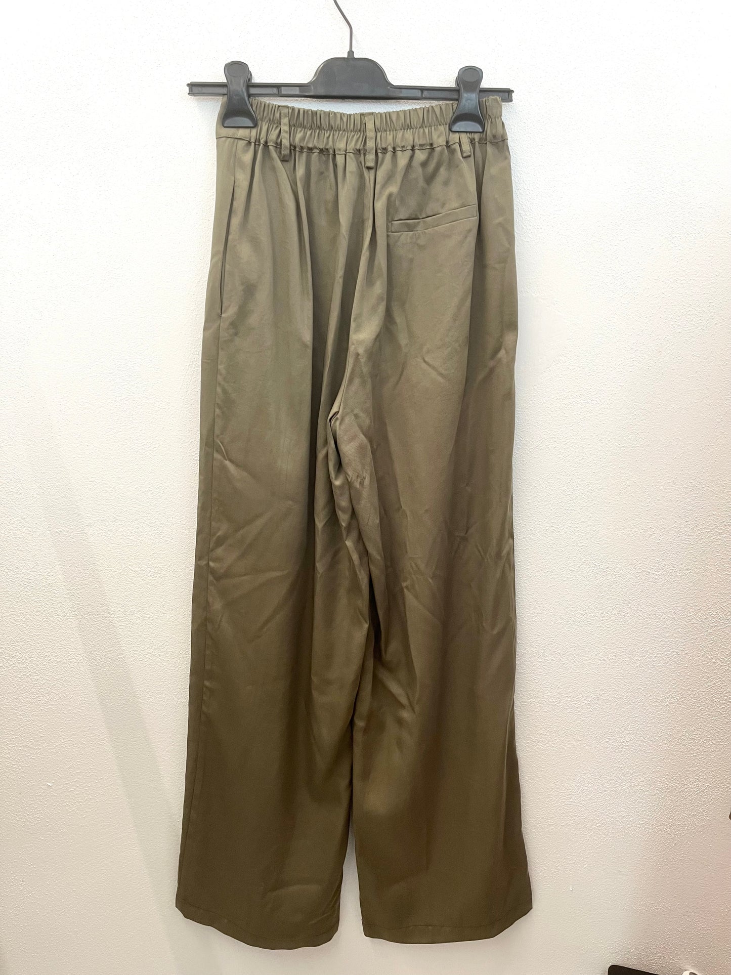 Completo di Croche Blazer e Pantaloni a Gamba Larga Verde Oliva
