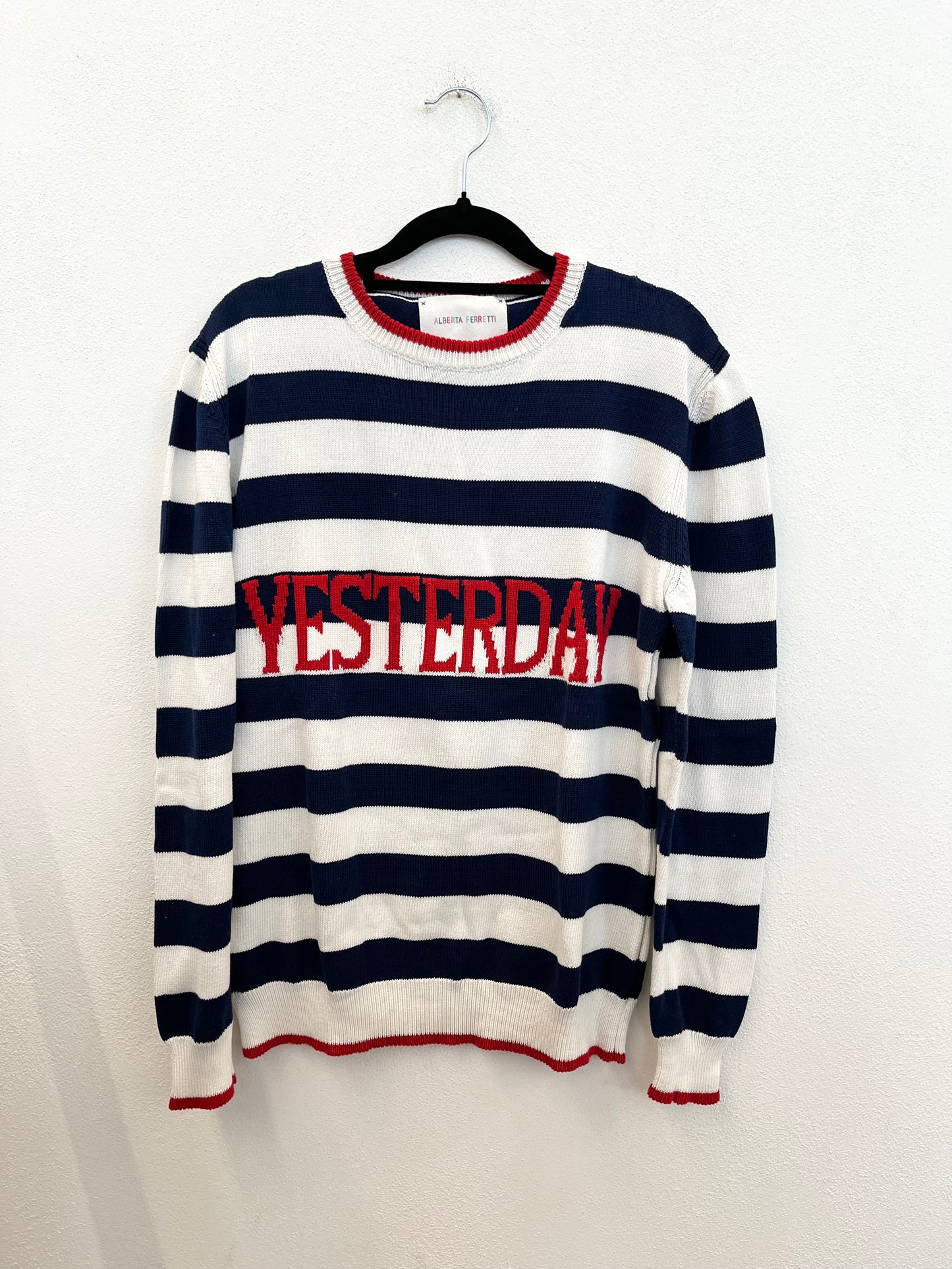 Maglia di Alberta Ferretti a righe &nbsp;con scritta "Yesterday"