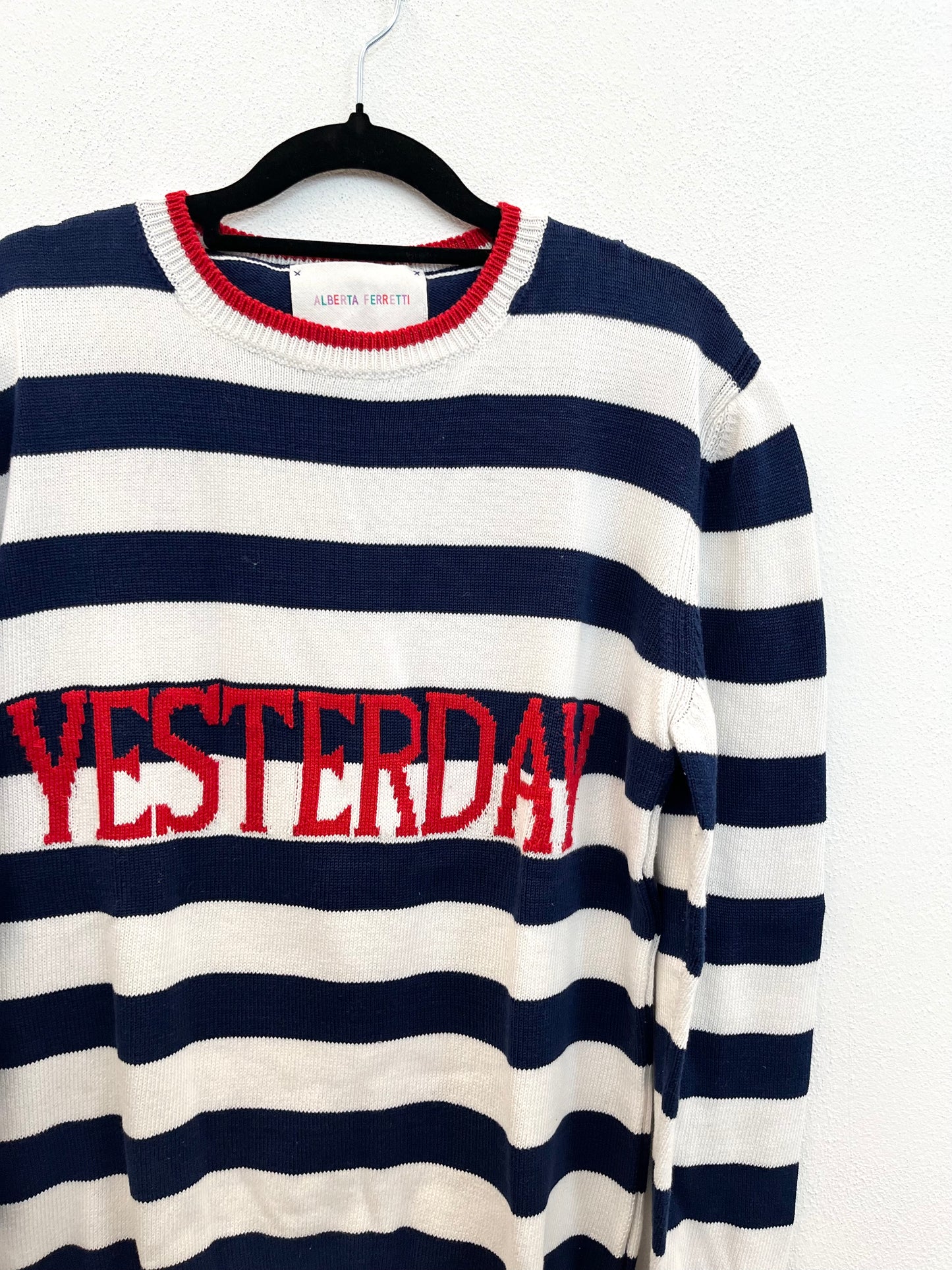Maglia di Alberta Ferretti a righe &nbsp;con scritta "Yesterday"