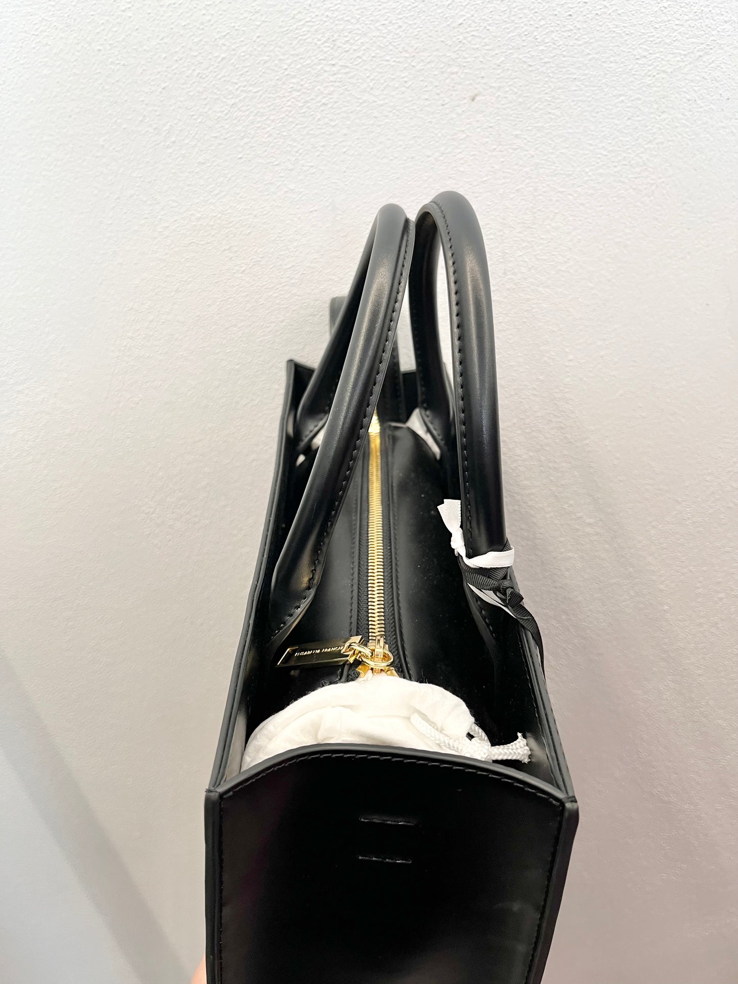 Borsa a mano di Elisabetta Franchi con maxi logo geometrico