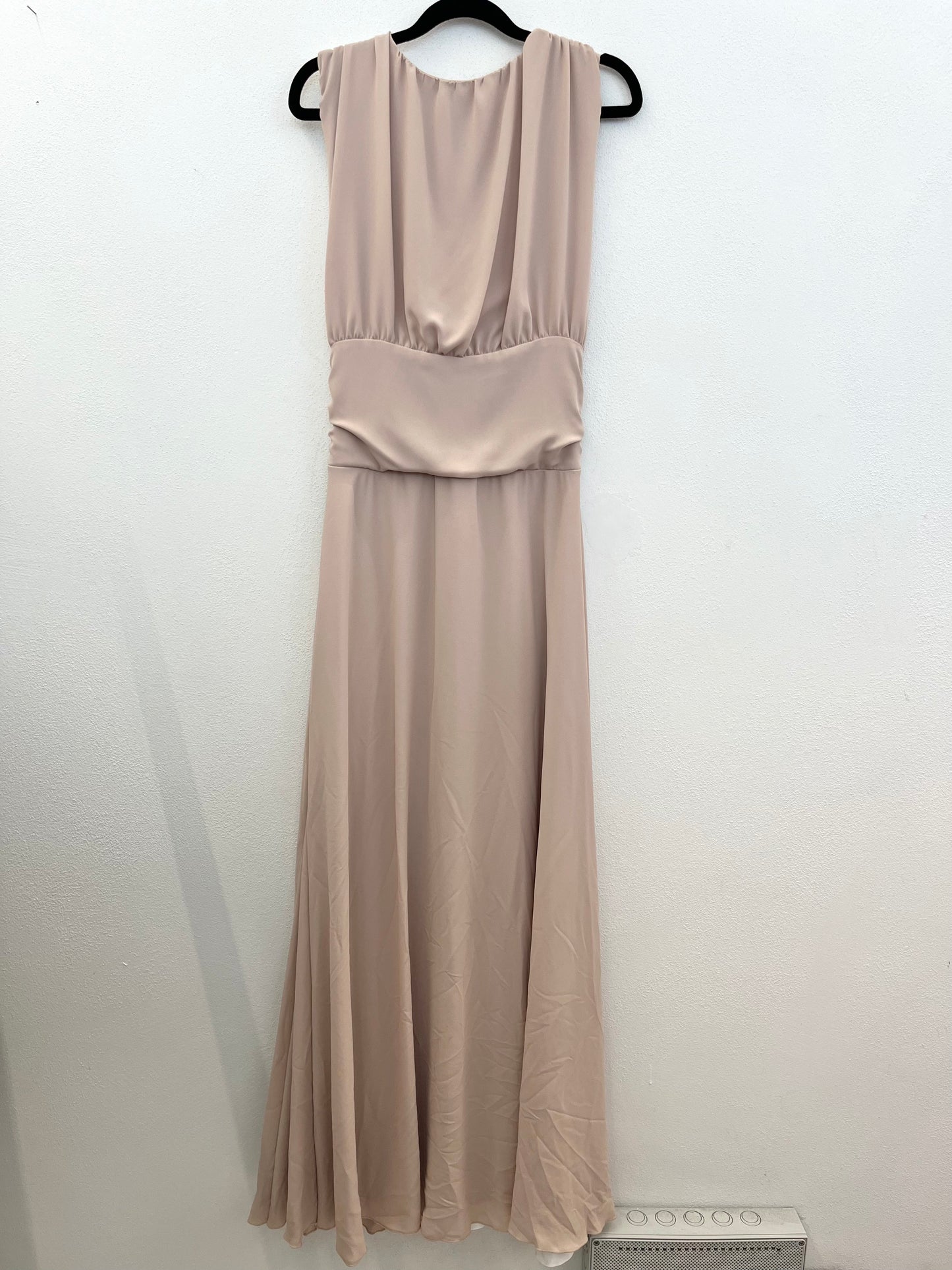 Abito Lungo Bicolore di Nualy Beige e Bianco con Nodo Sartoriale&nbsp;