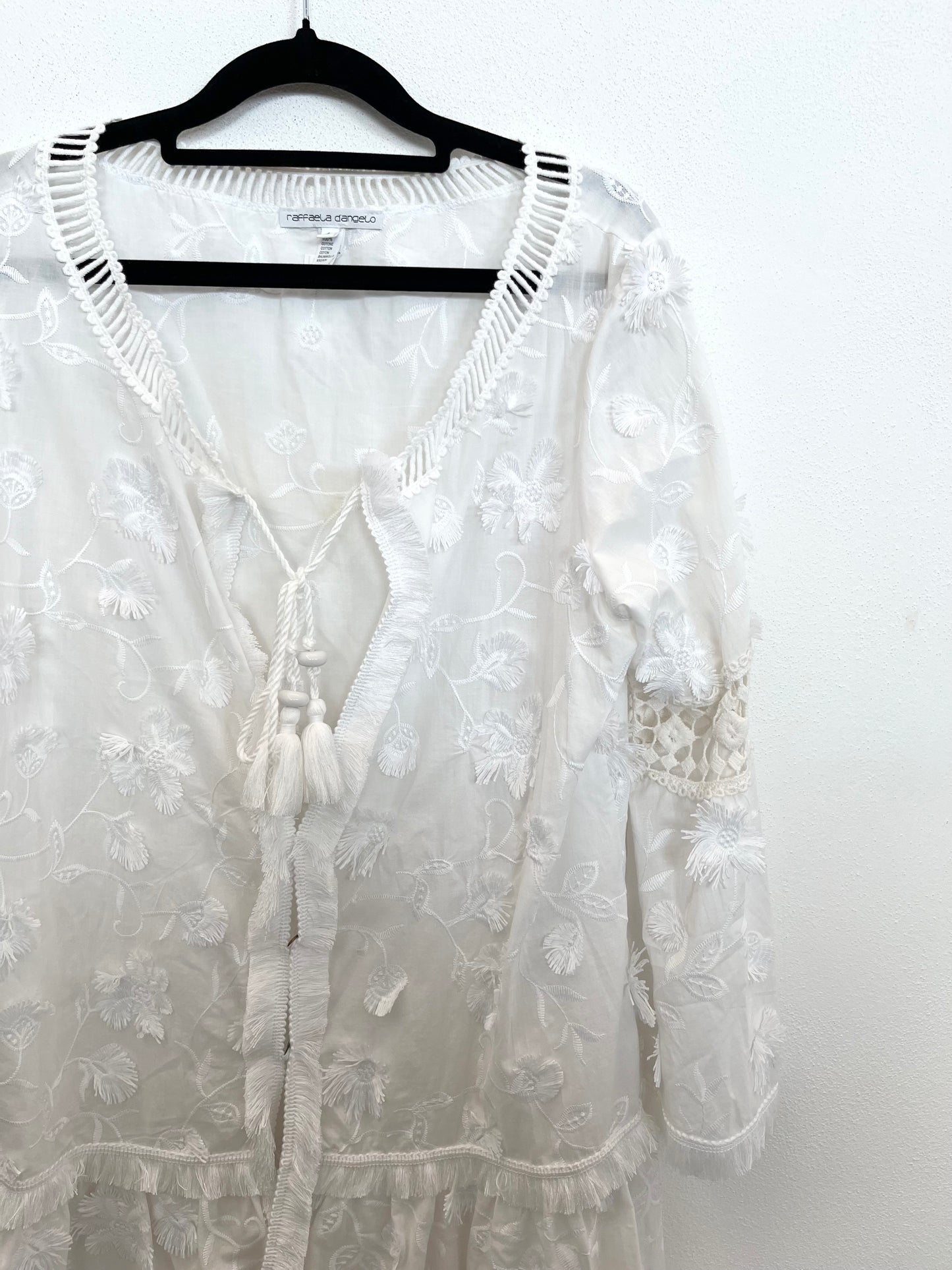 Mini Abito Raffaela D'Angelo Boho-Chic Bianco con Pizzo e Frange
