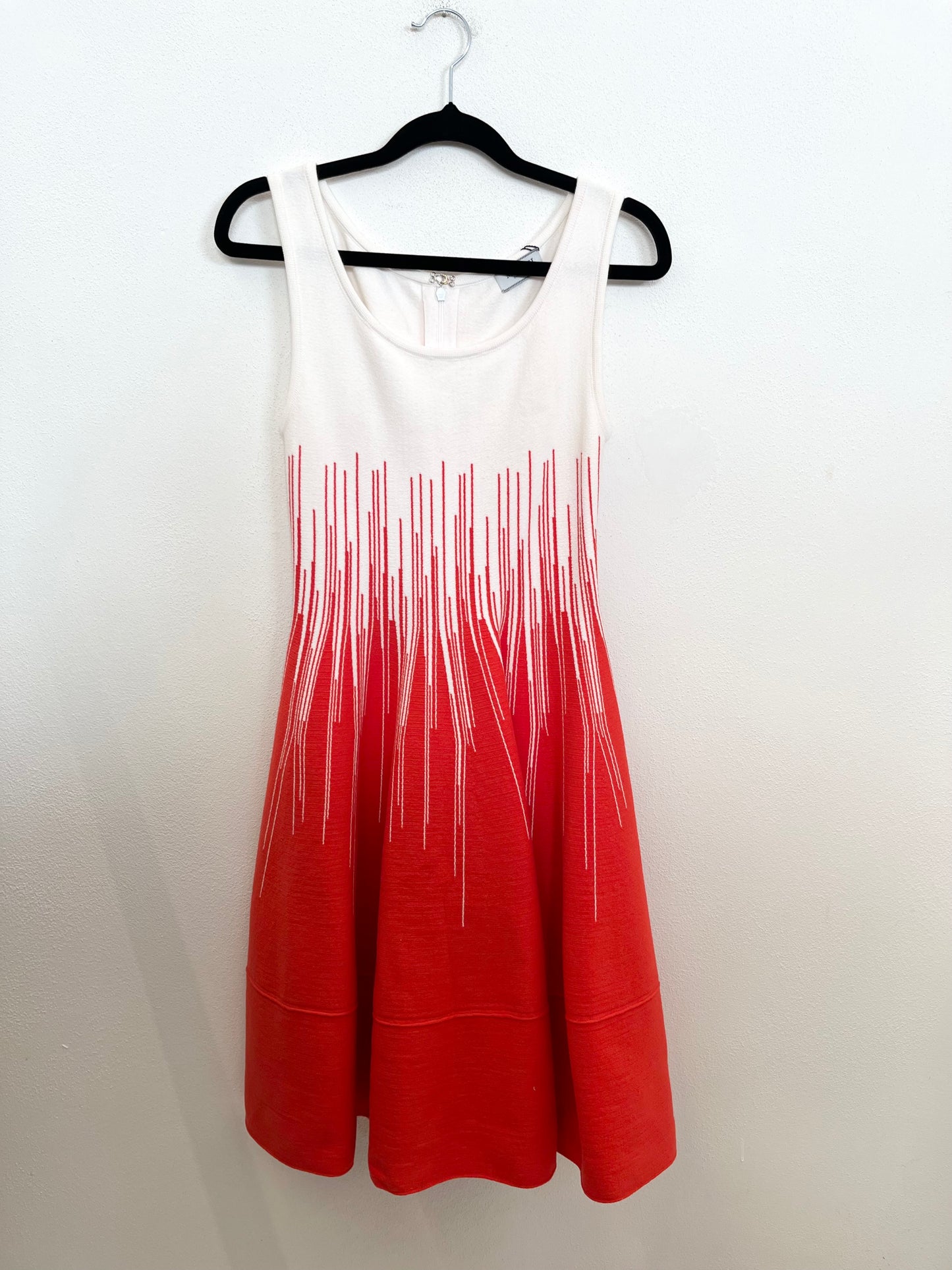 Abito di Moresi A-Line Ombré Bianco e Rosso con Grafica a Linee