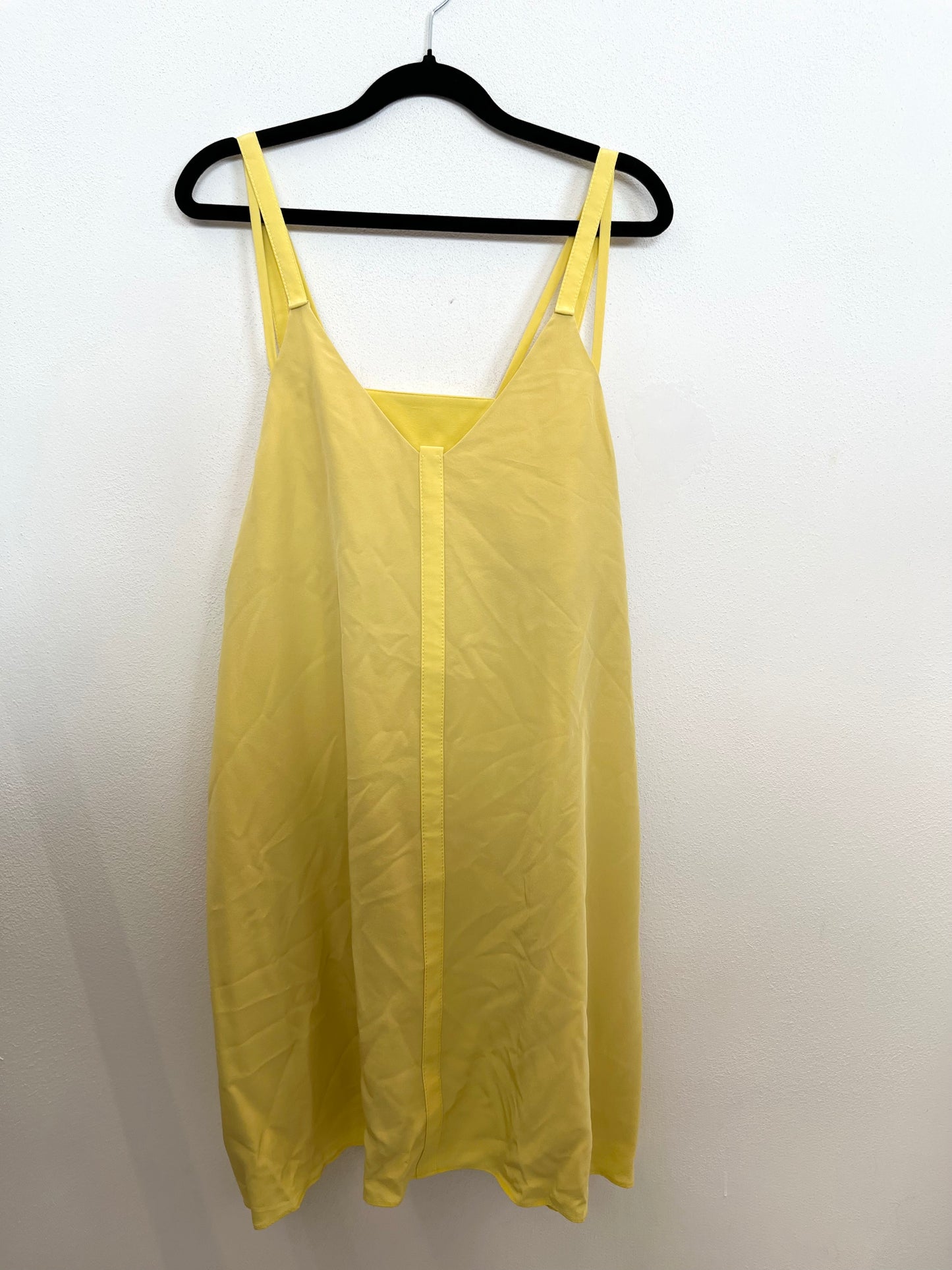 Abito Scivolato di D. Schumacher Giallo Limone con Scollo a V e Spalline Sottili