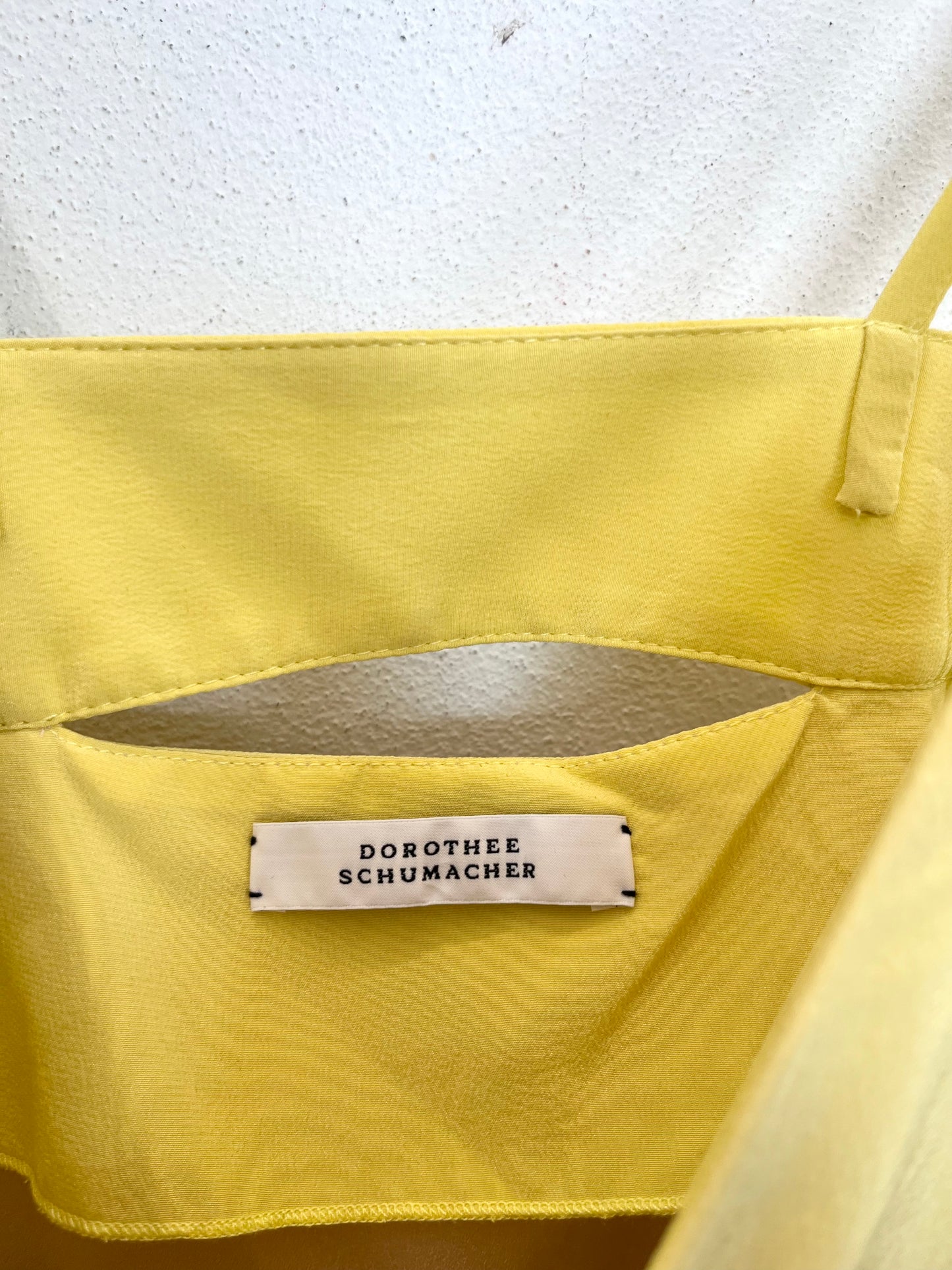 Abito Scivolato di D. Schumacher Giallo Limone con Scollo a V e Spalline Sottili