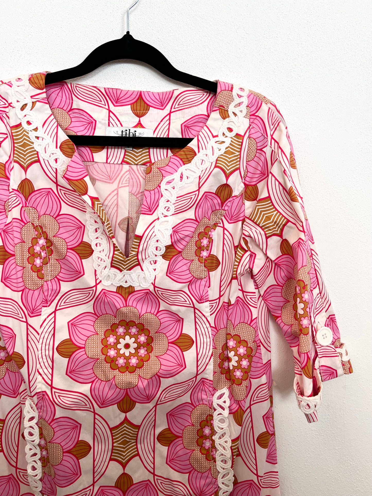 Abito a Tunica di Tibi Rosa con Stampa Floreale Grafica e Pizzo