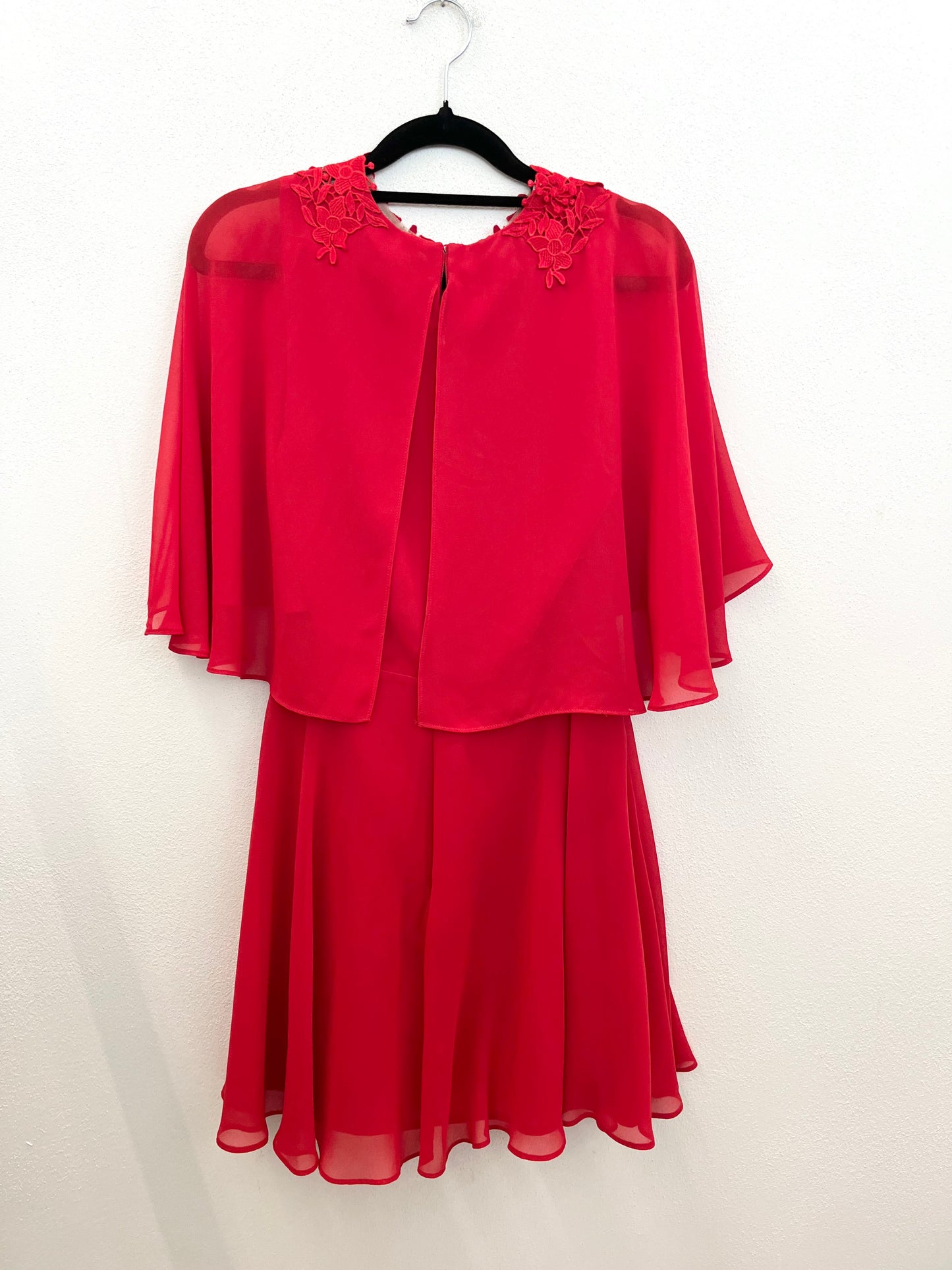 Abito Corto di BCBG in Chiffon con Applicazioni Floreali
