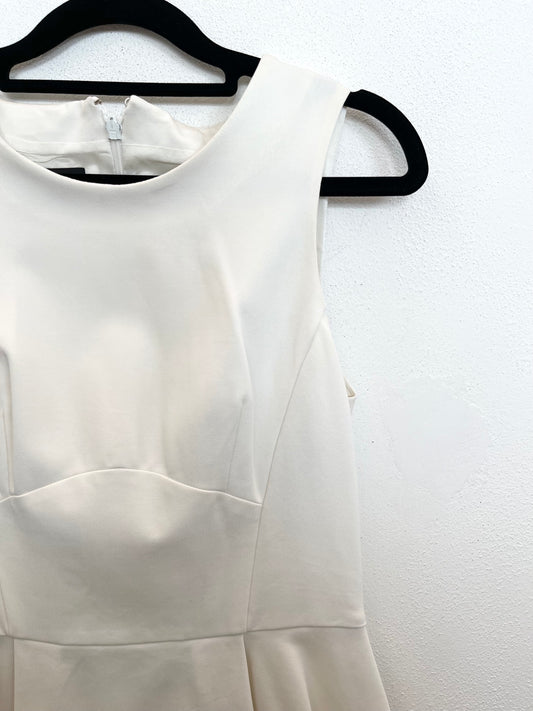 Top di Pinko smanicato peplo con scollo tondo