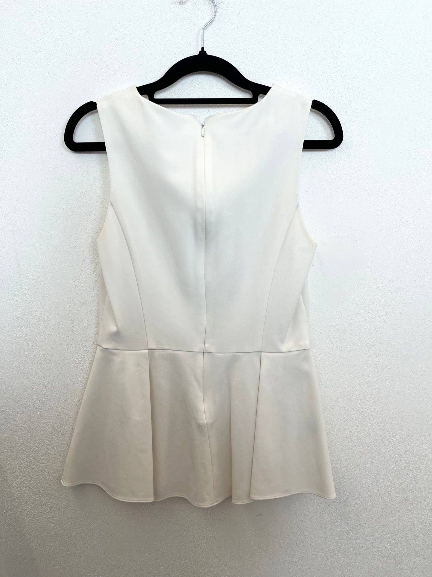 Top di Pinko smanicato peplo con scollo tondo