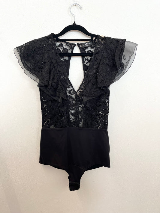 Body di Elisabetta Franchi in pizzo ricamato con scollo a V e volant