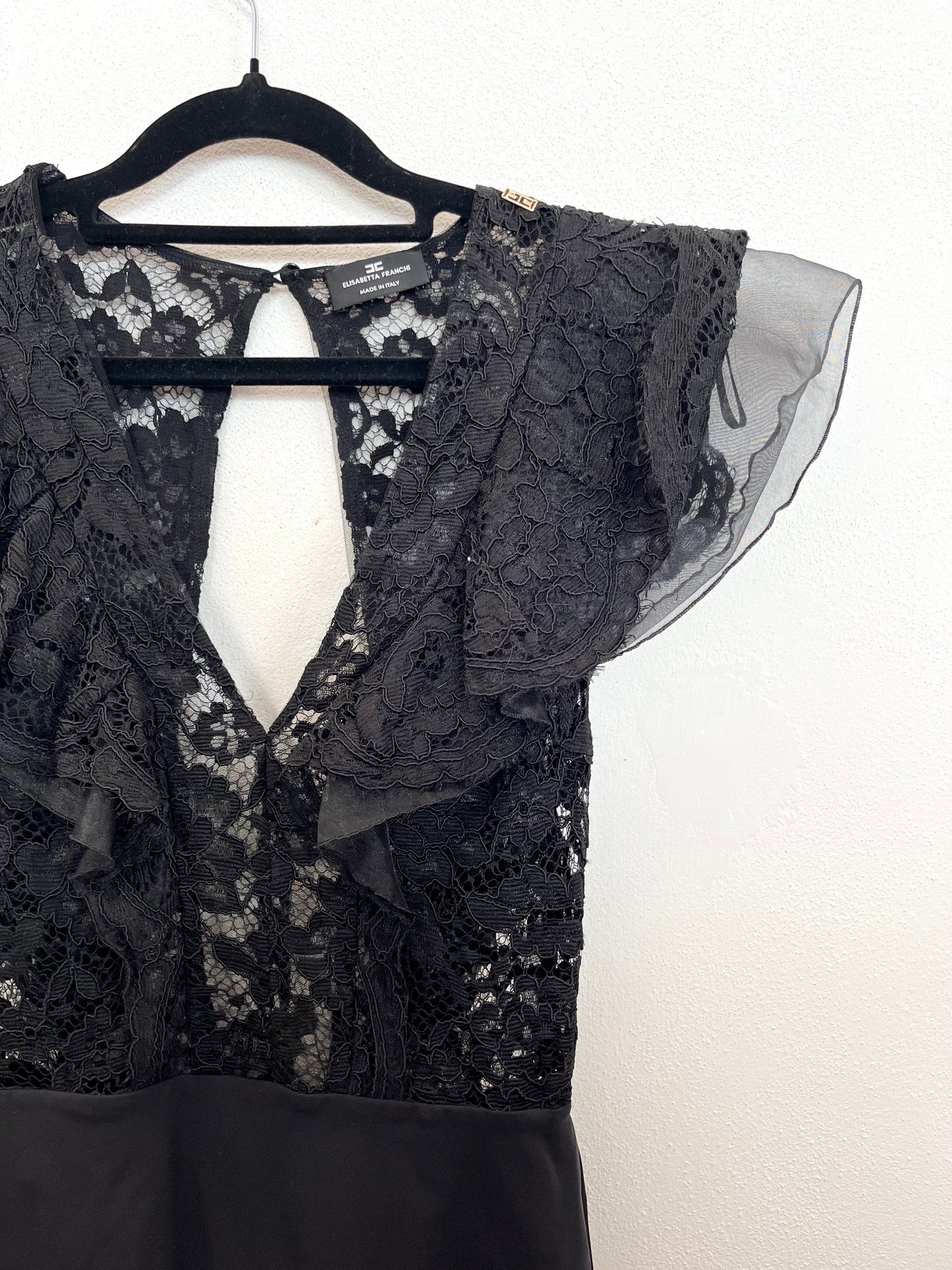 Body di Elisabetta Franchi in pizzo ricamato con scollo a V e volant