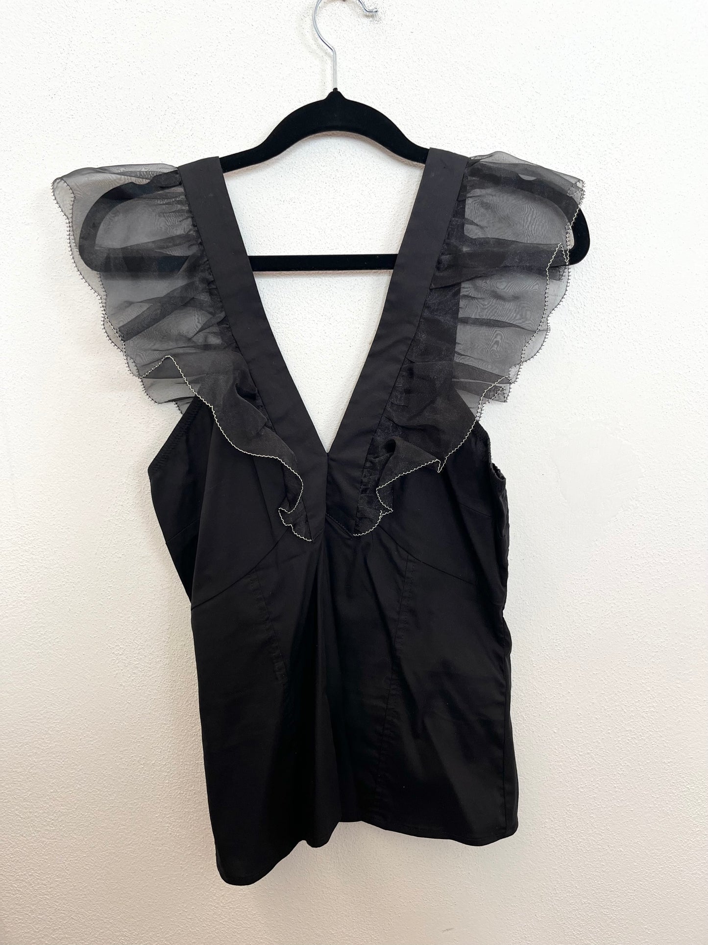 Top di Elisabetta Franchi smanicato con scollo a V e spalline in organza