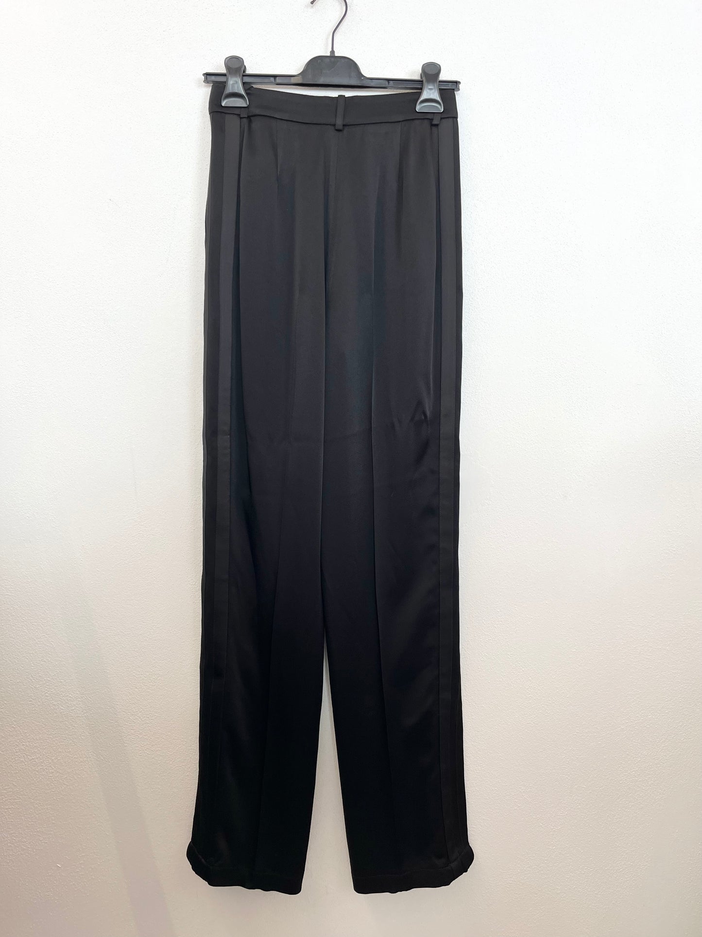 Pantalone sartoriale di Elisabetta Franchi a gamba larga con pinces