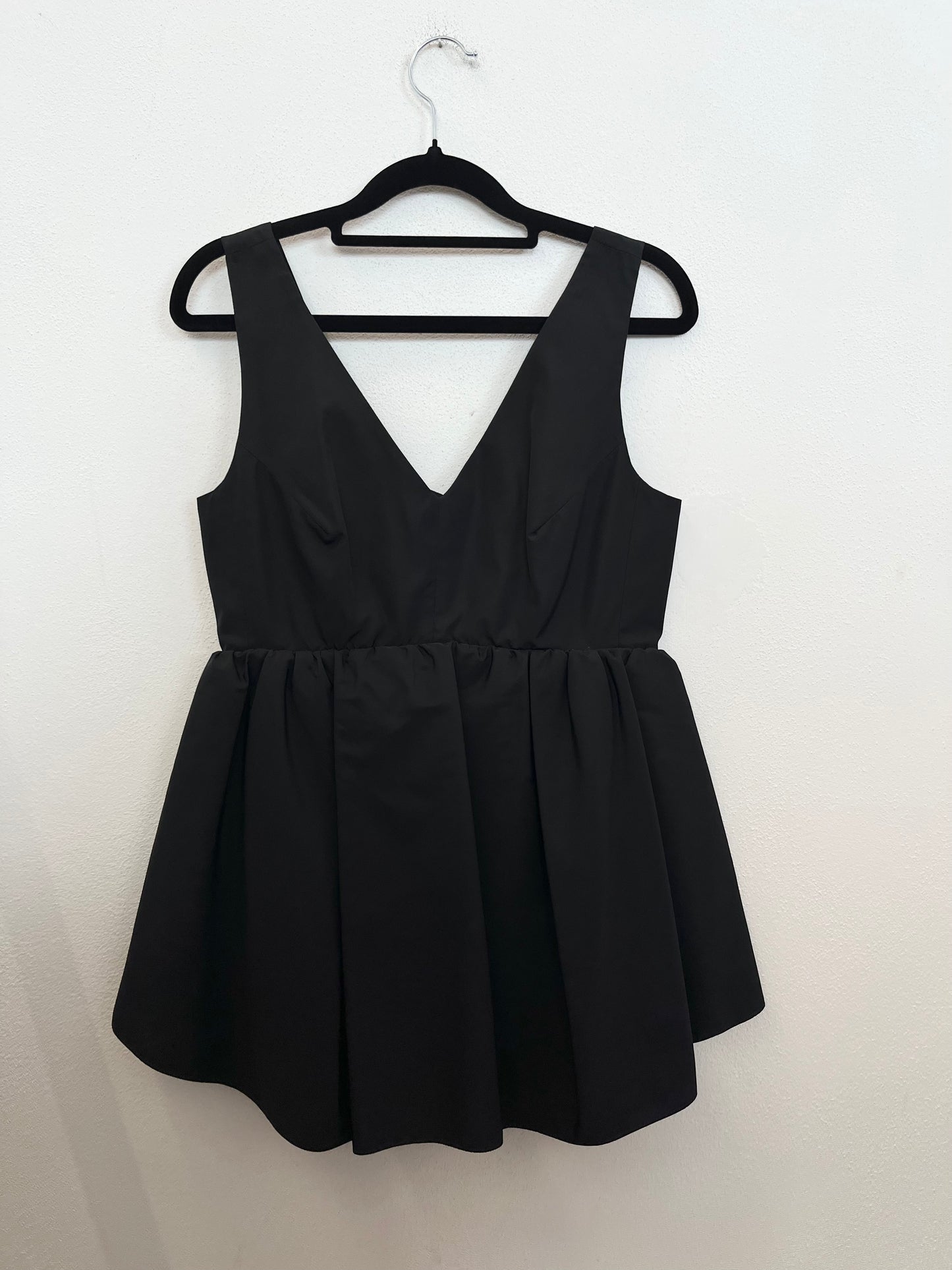Blusa Carven smanicata con baschina a ruota