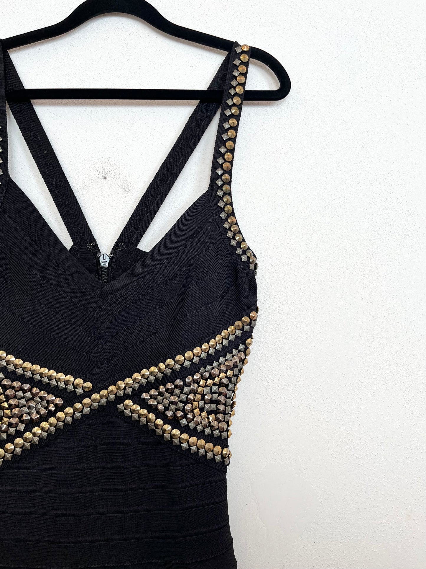 Miniabito Herve Leger bodycon con decorazioni a borchie