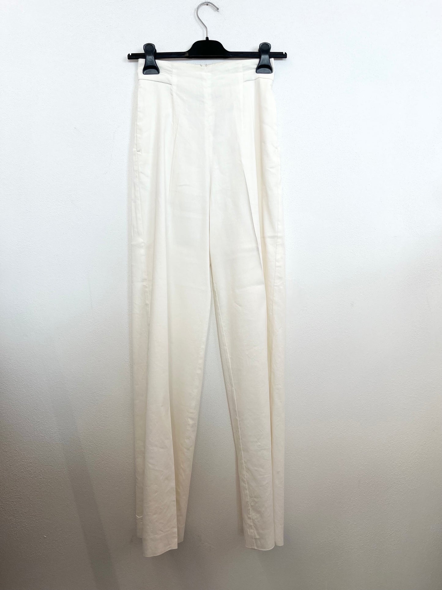 Tailleur di Pinko pantalone e giacca doppiopetto in lino