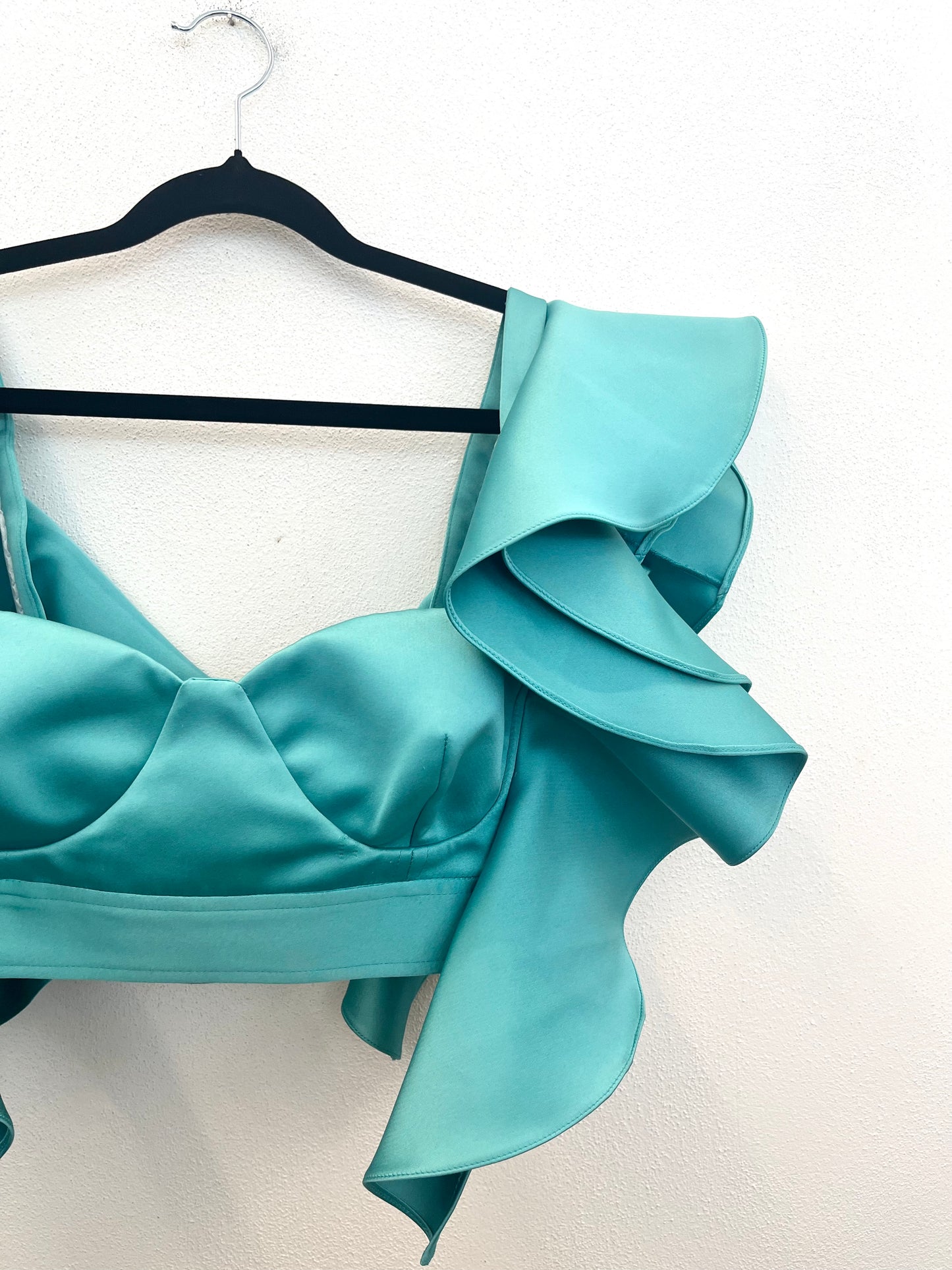 Crop top DelFrance sartoriale con maxi ruches