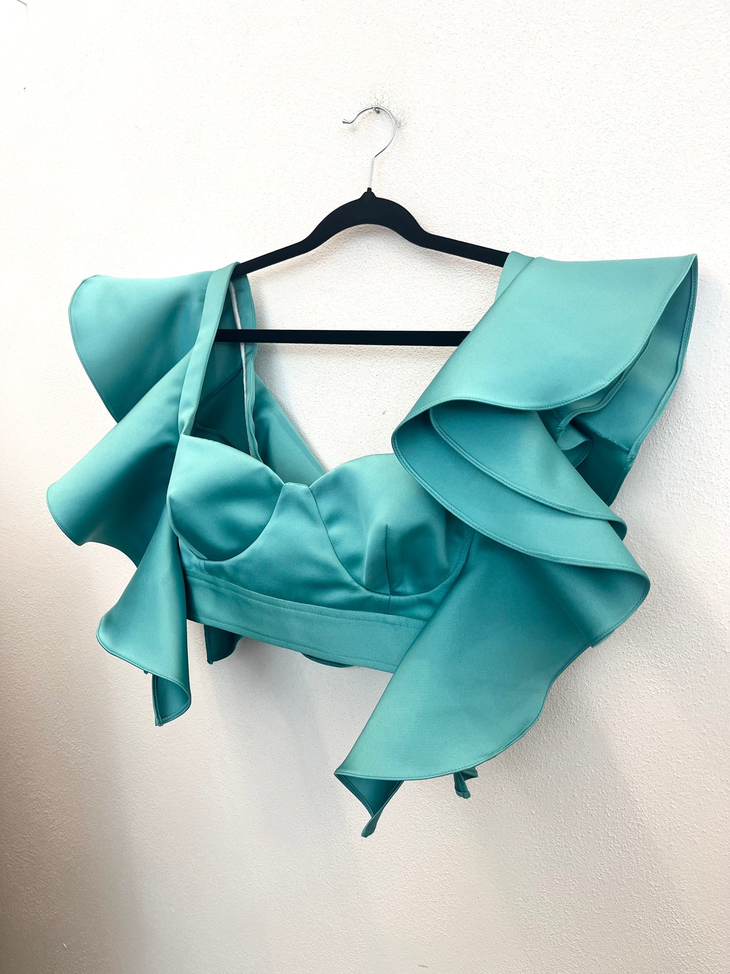 Crop top DelFrance sartoriale con maxi ruches