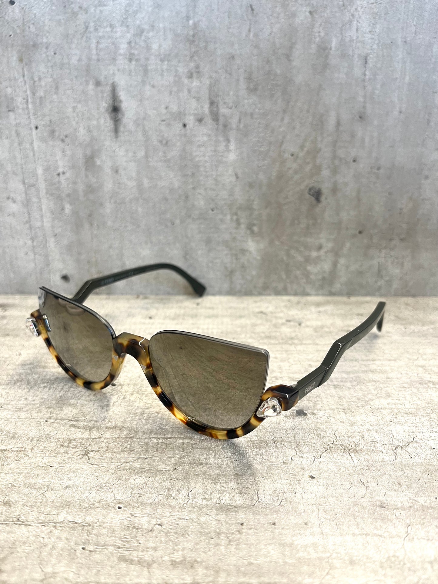 Occhiali da sole Fendi cat-eye tartarugati