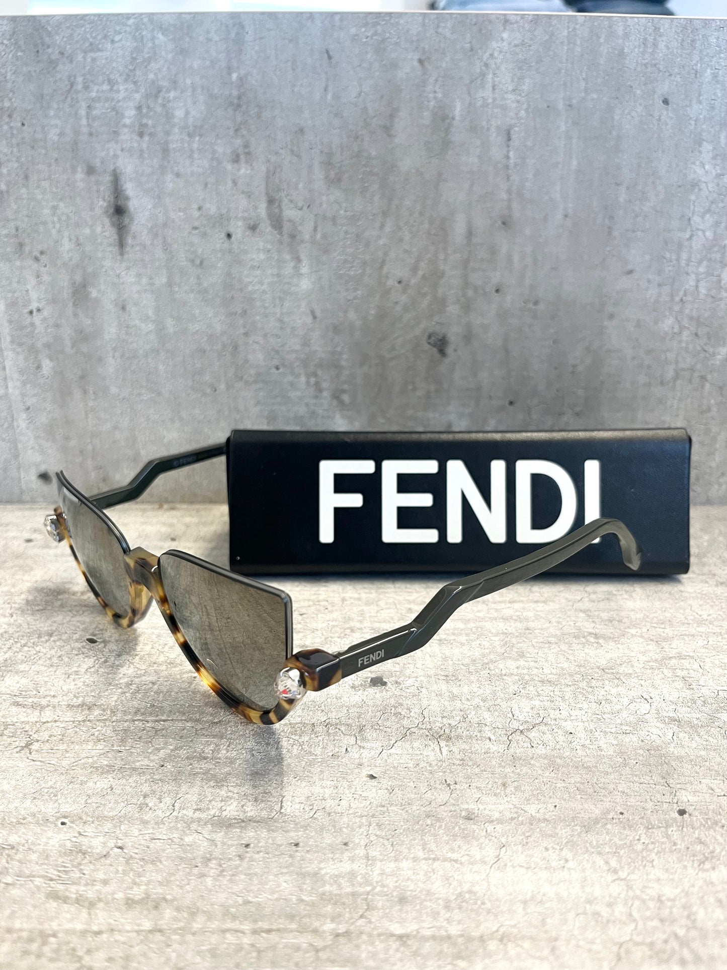 Occhiali da sole Fendi cat-eye tartarugati