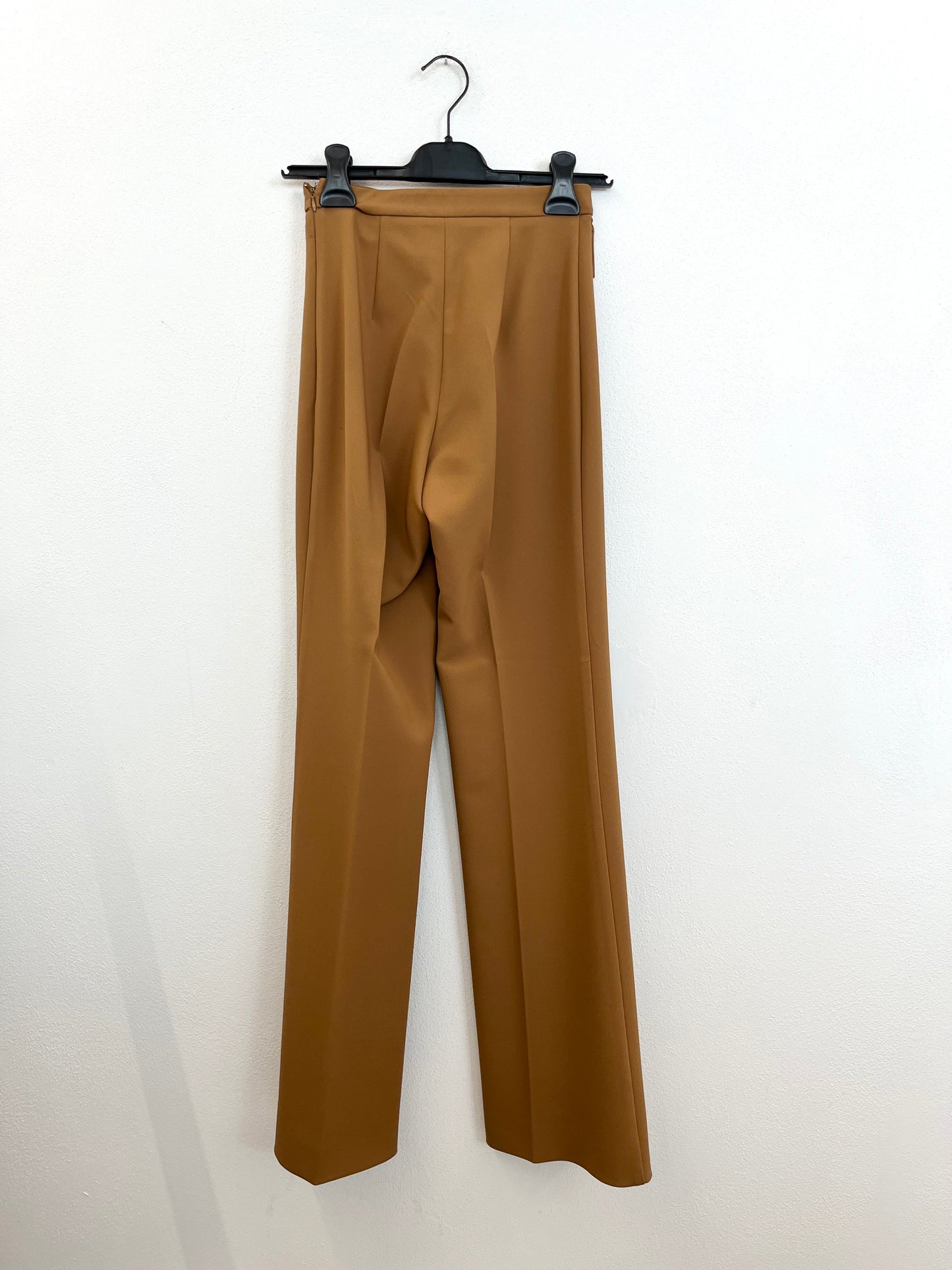 Pantaloni Elisabetta Franchi strutturati con inserti a catena