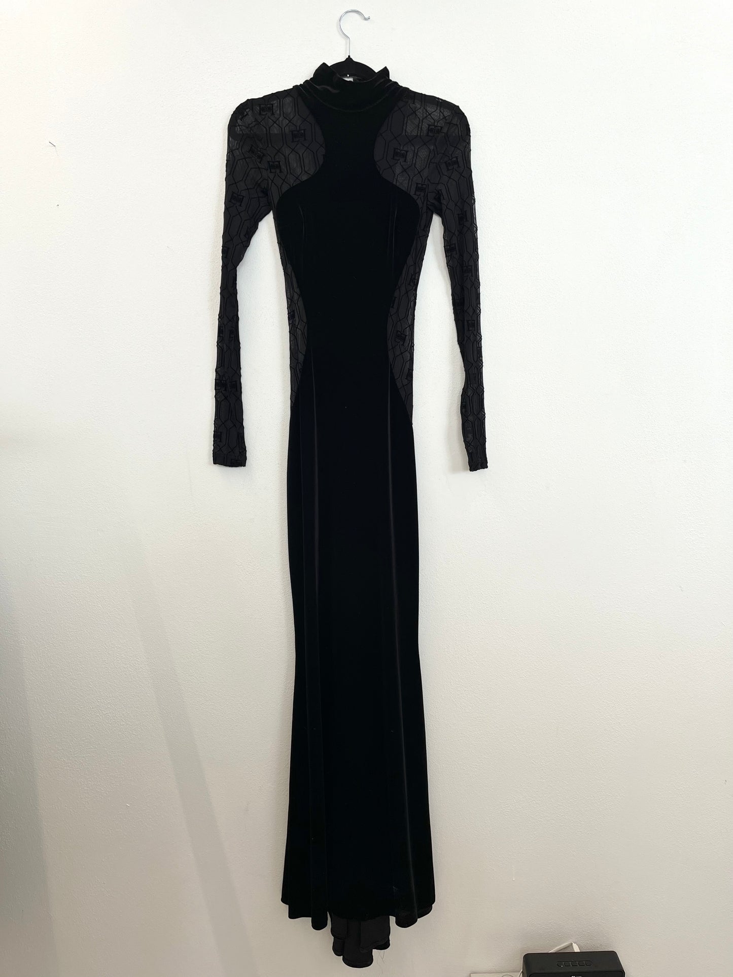 Abito lungo Elisabetta Franchi in velluto con inserti in mesh