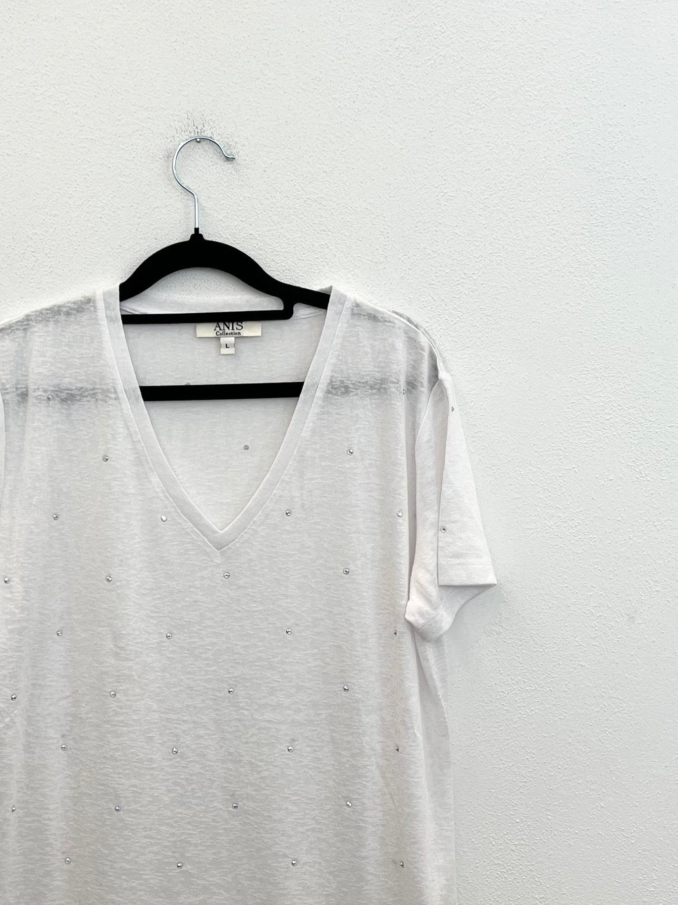 T-shirt Anis scollo a v con micro strass