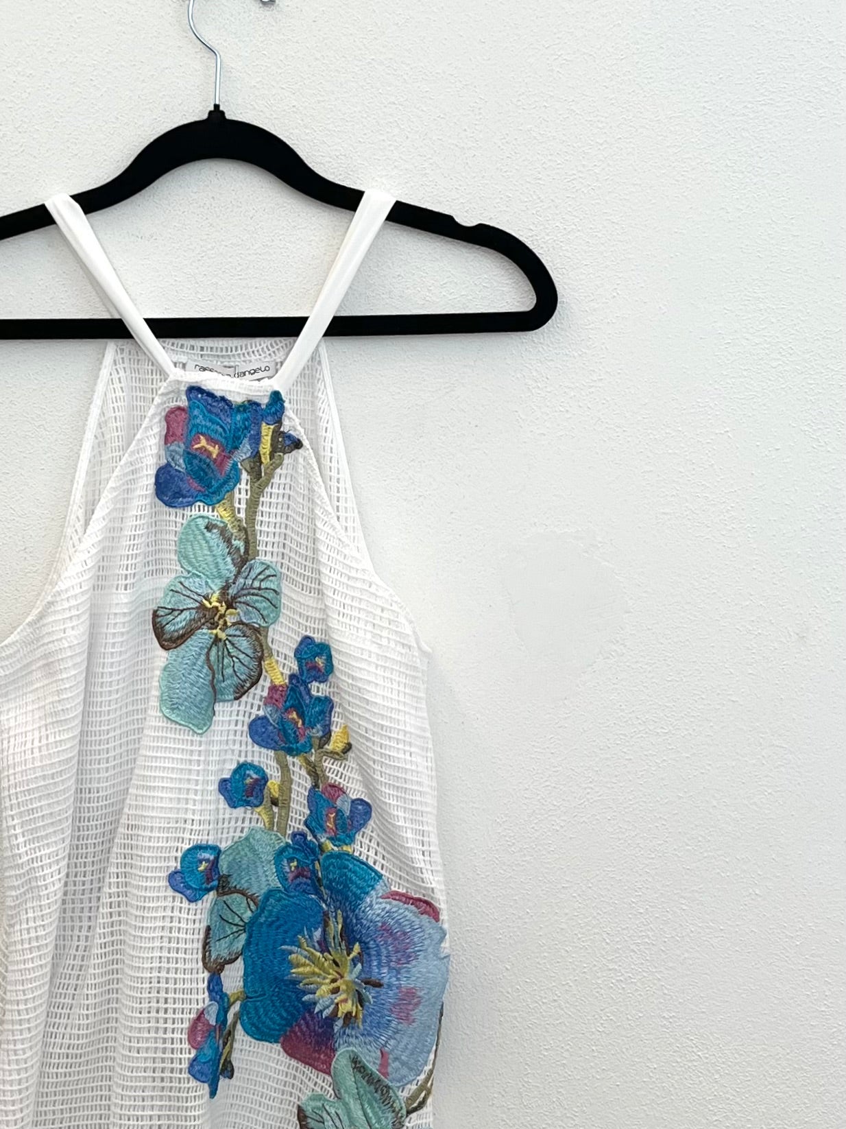 Top halter Raffaella D'Angelo a rete con maxi ricamo floreale
