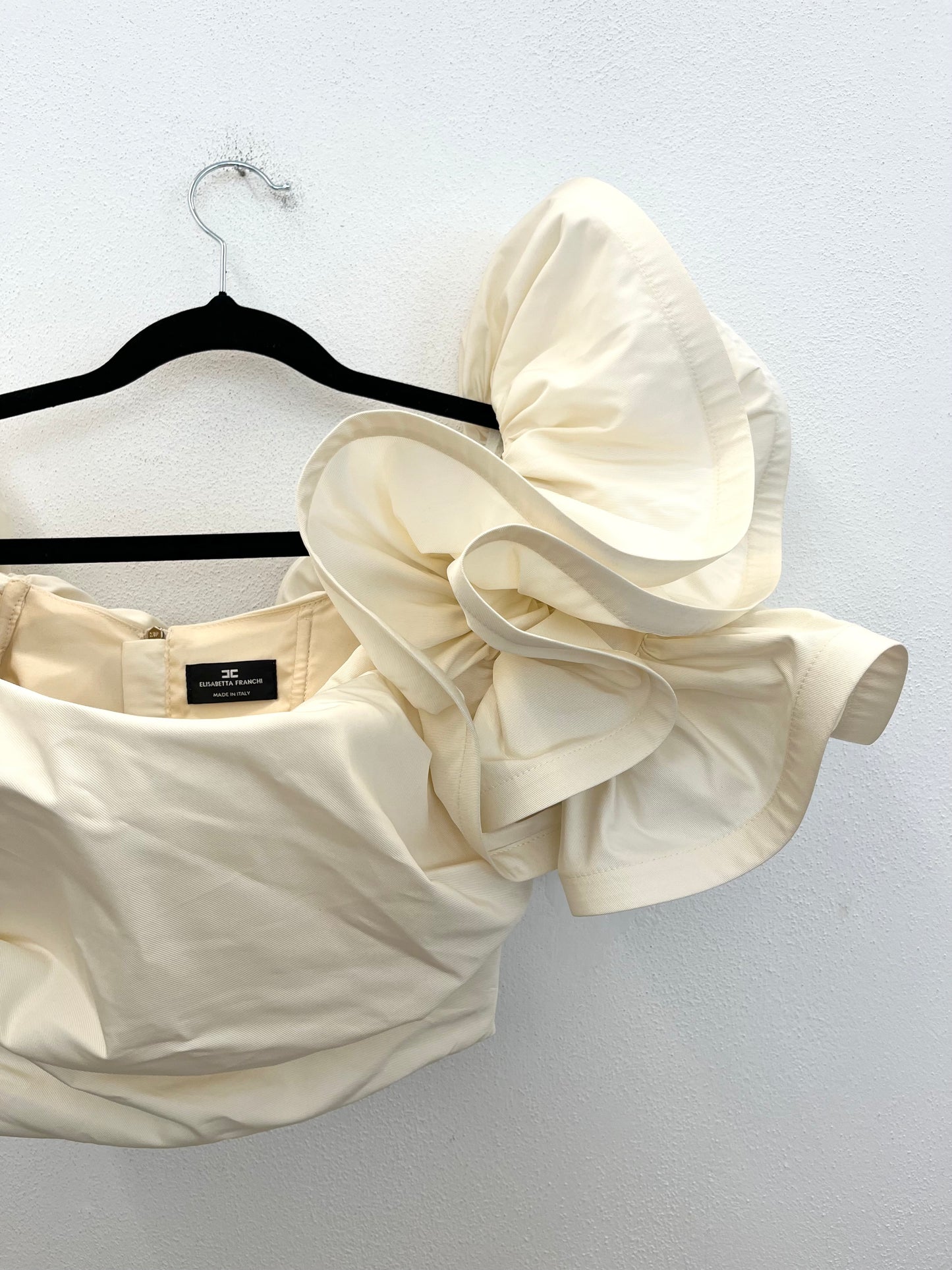 Top couture Elisabetta Franchi con maxi ruches
