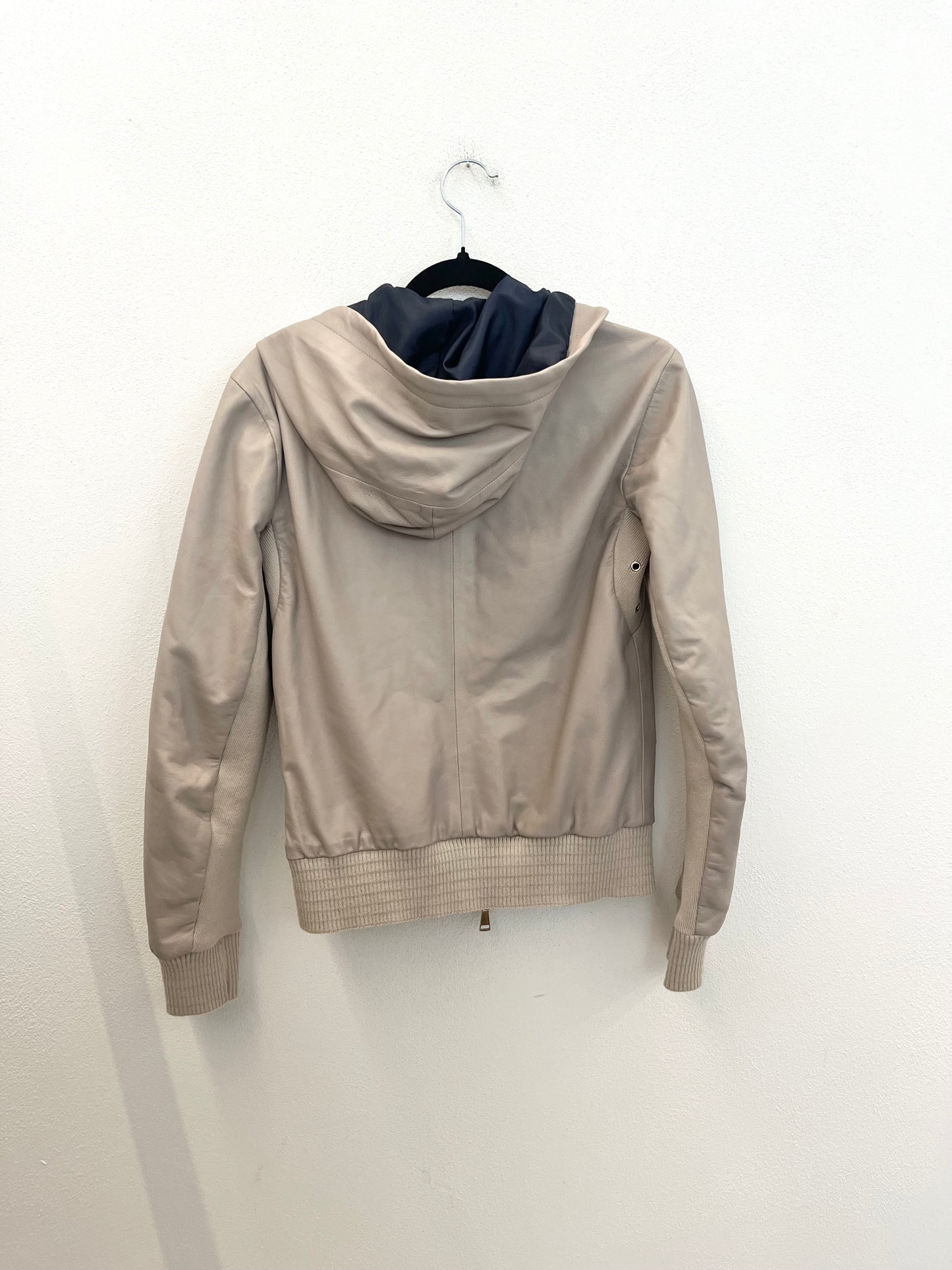 Giacca in pelle VDL con cappuccio e fodera floreale