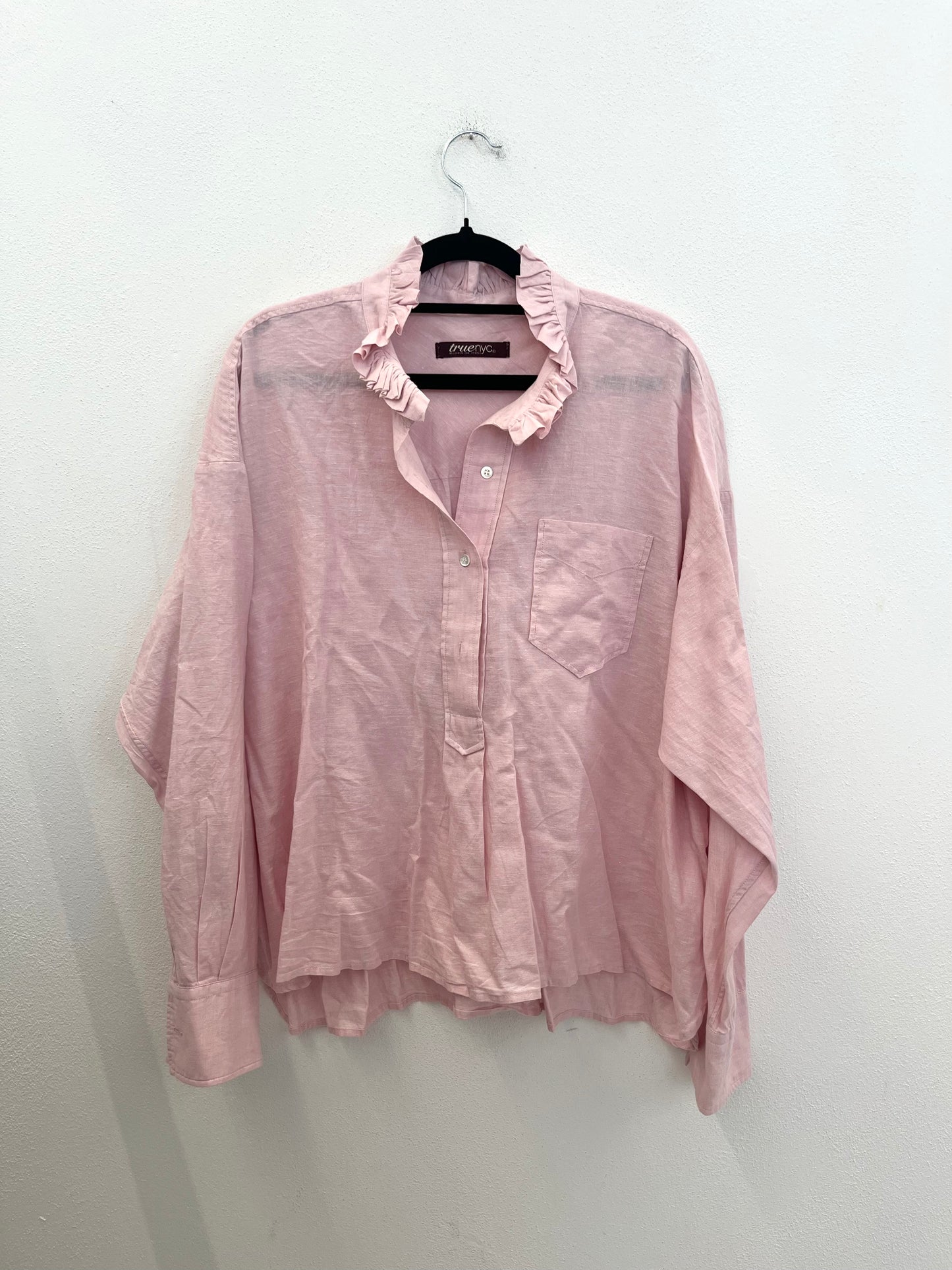 Camicia True NYC in lino con collo a ruches