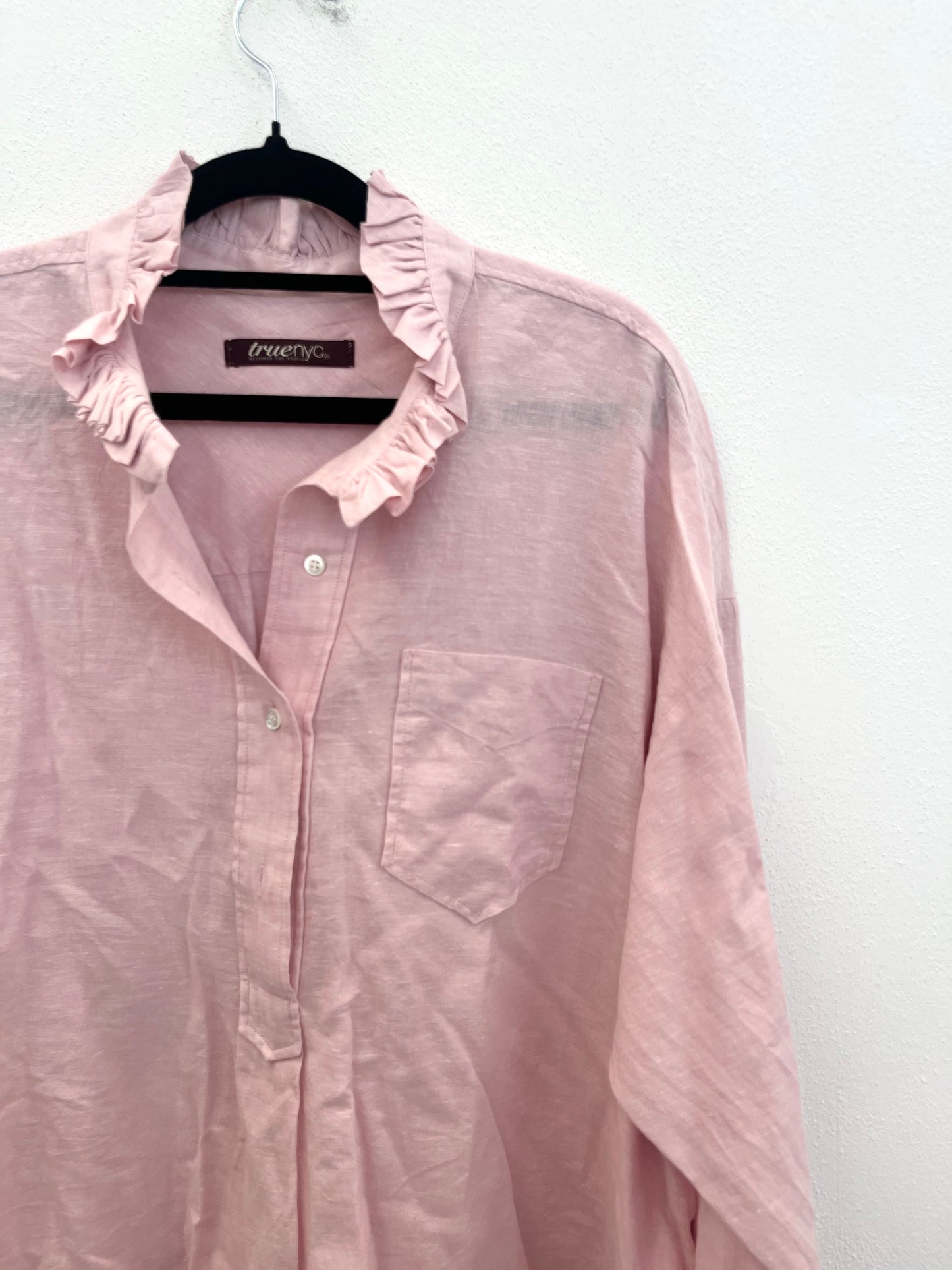 Camicia True NYC in lino con collo a ruches