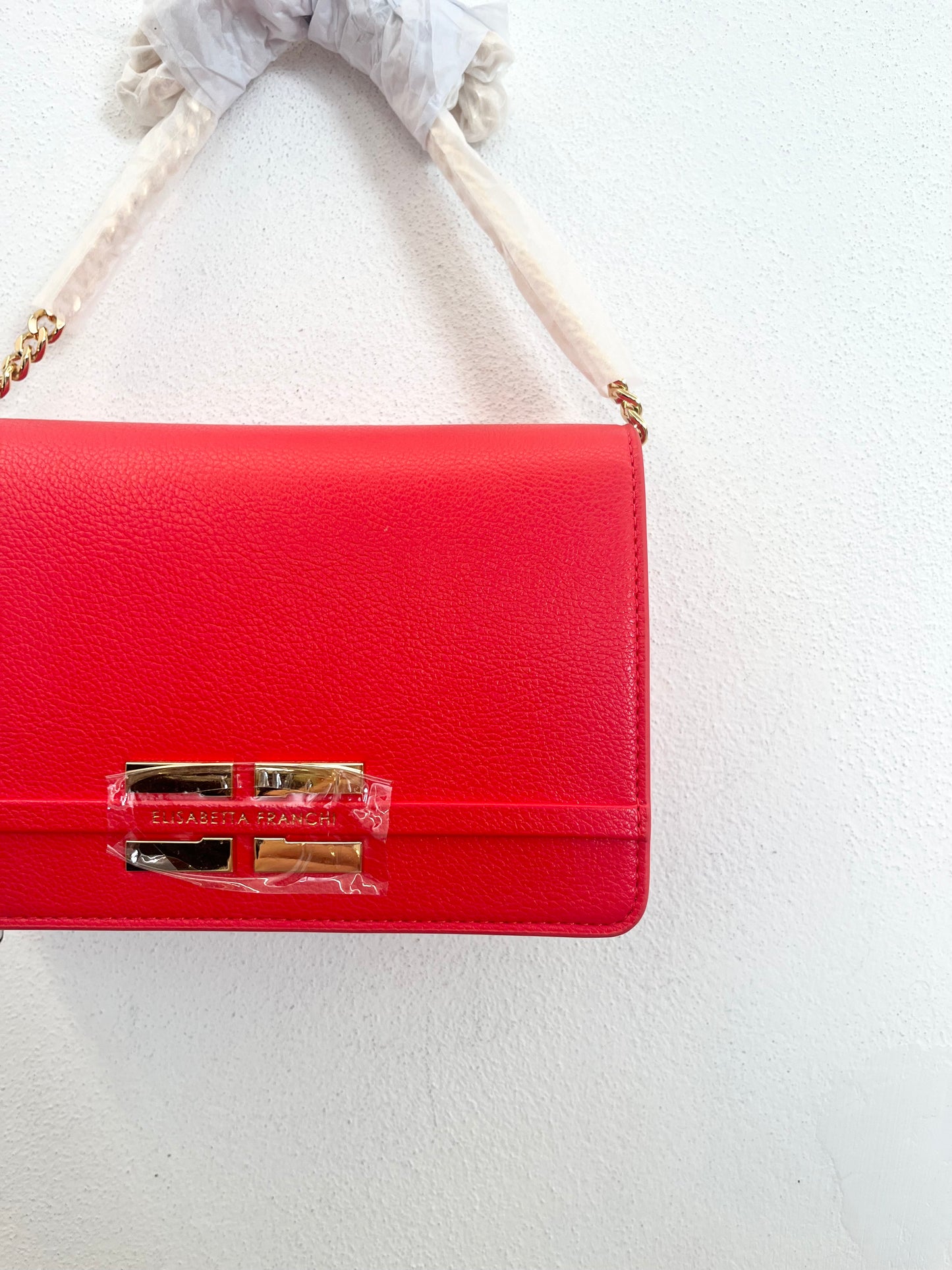 Borsa Elisabetta Franchi a tracolla con pattina e placca logo