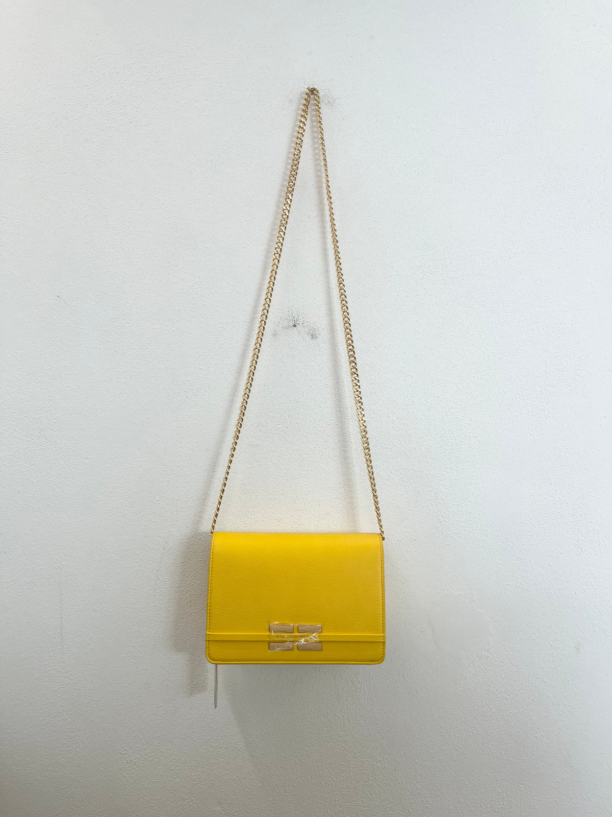 Borsa Elisabetta Franchi a tracolla con pattina e placca logo
