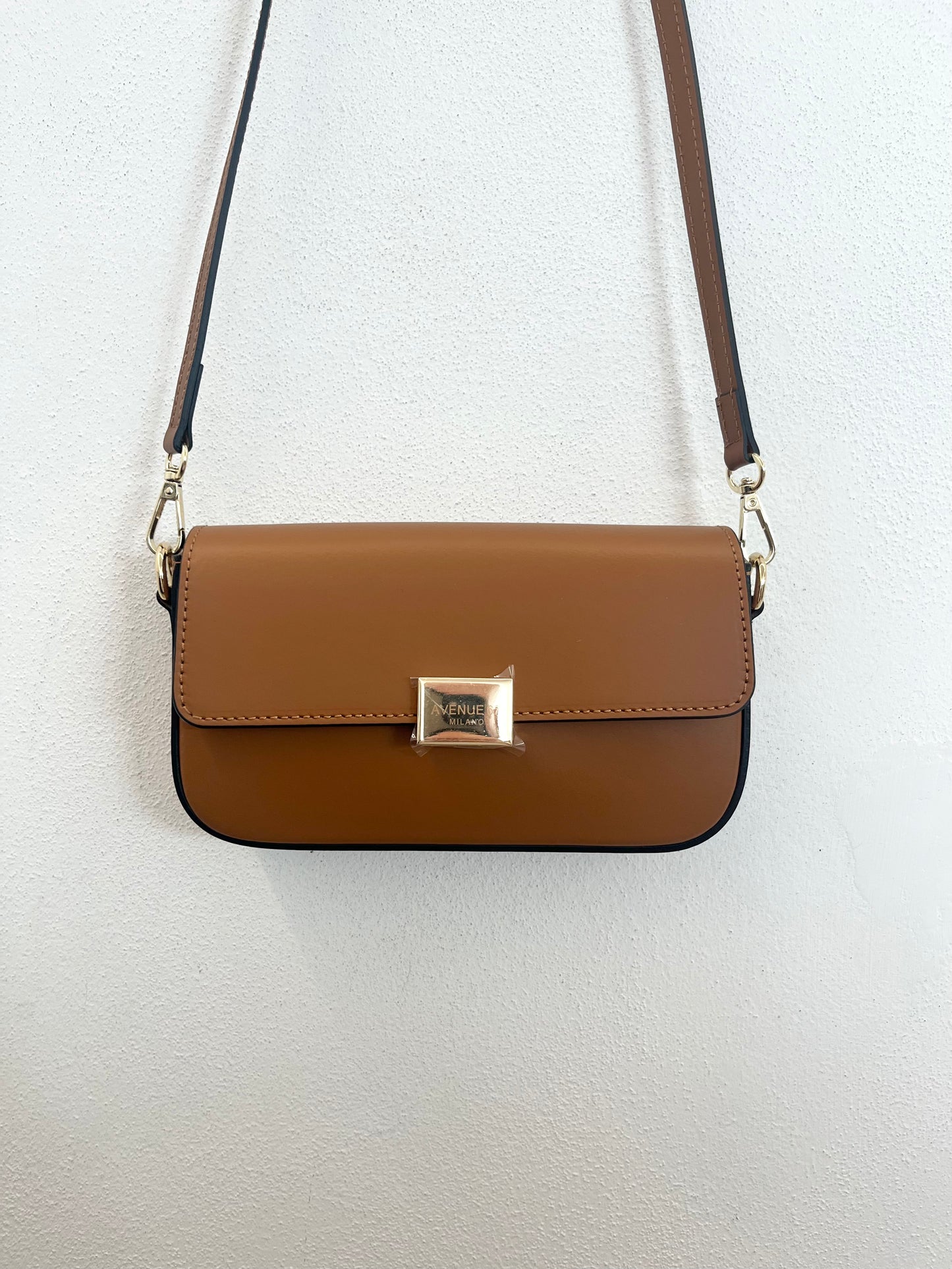 Borsa a tracolla Avenue67 rettangolare con fermaglio metallico