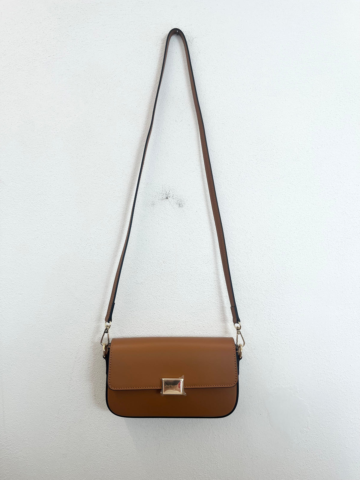 Borsa a tracolla Avenue67 rettangolare con fermaglio metallico