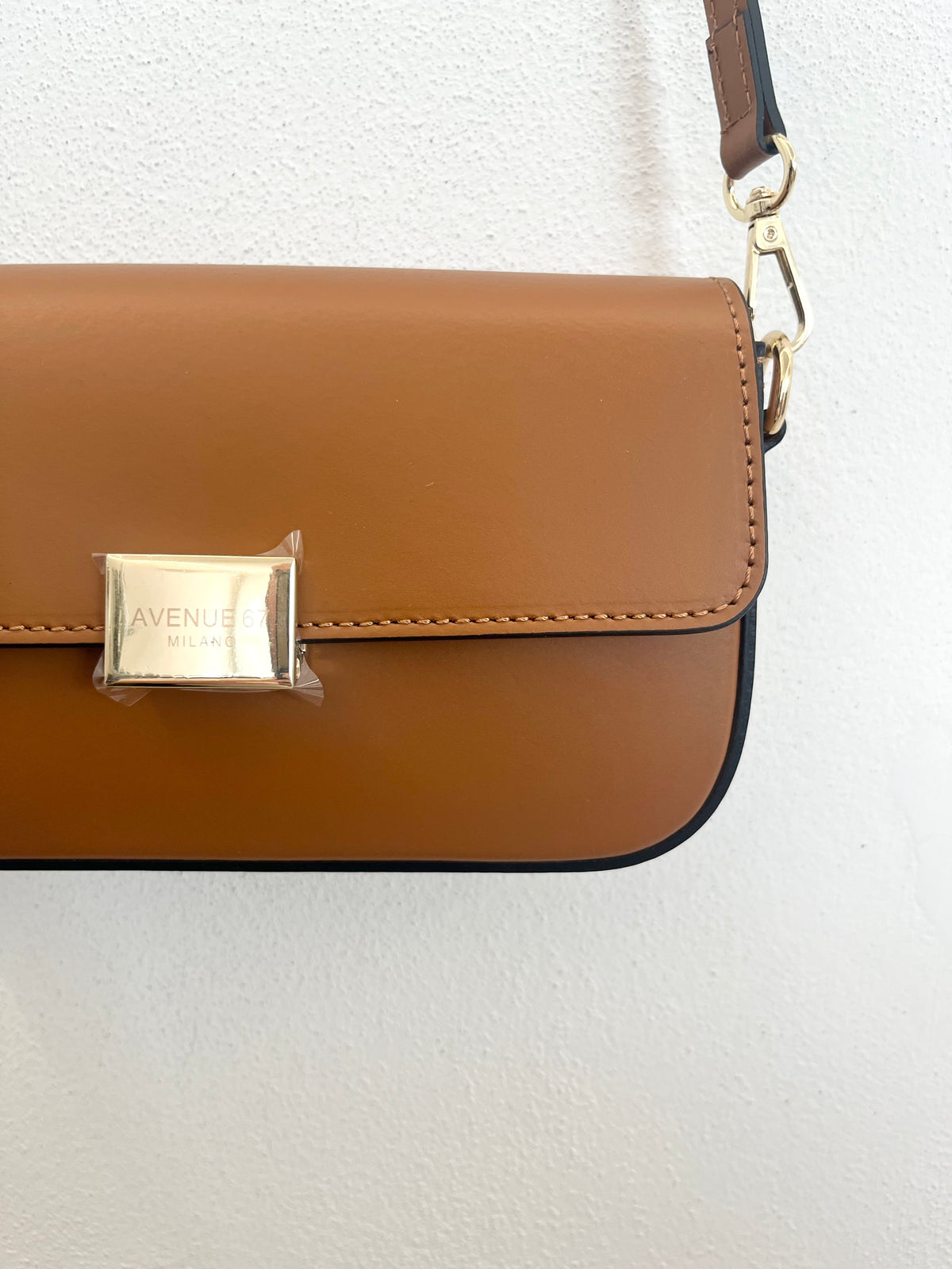Borsa a tracolla Avenue67 rettangolare con fermaglio metallico