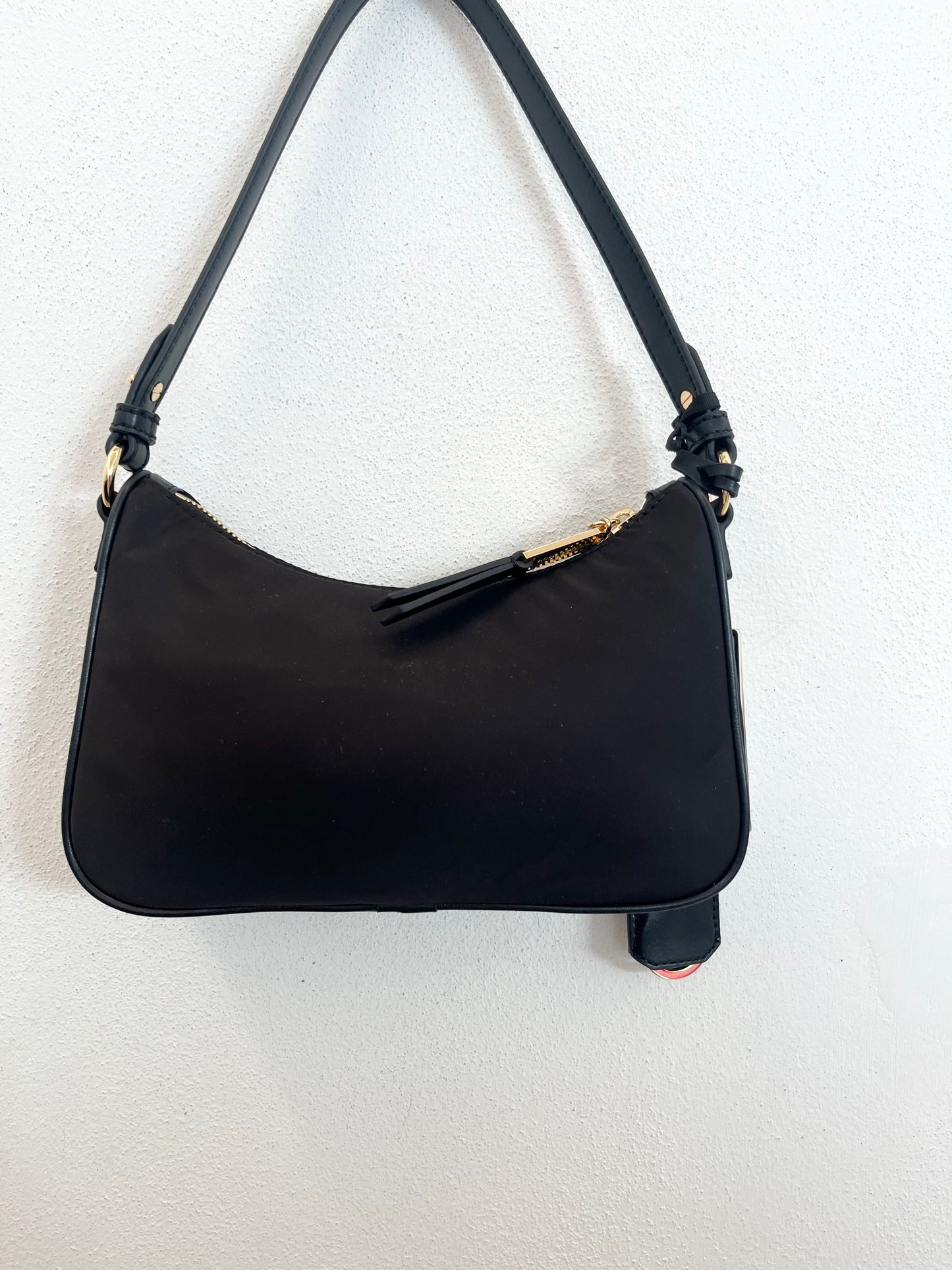 Borsa Elisabetta Franchi a spalla minimal con placca logo