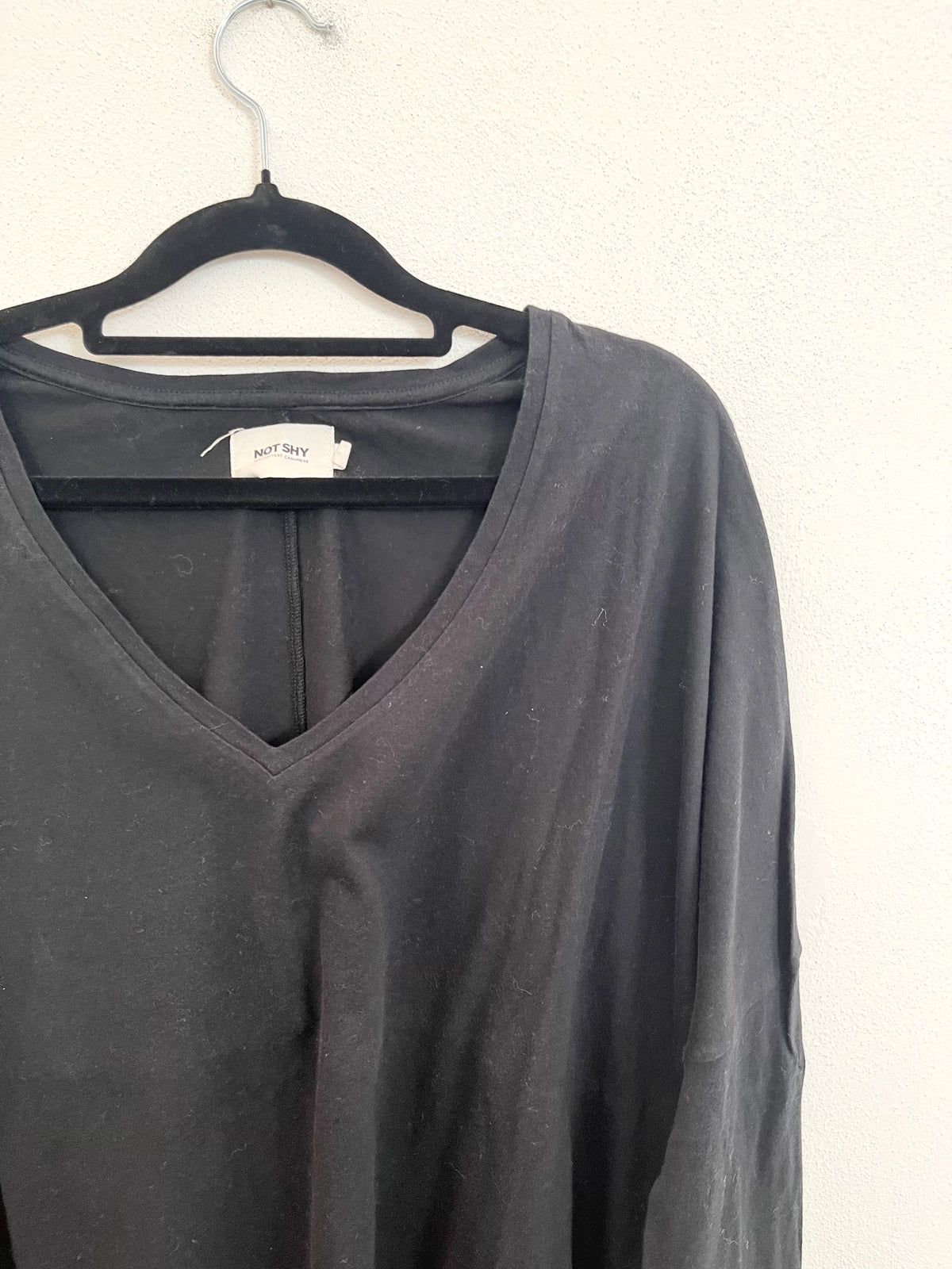 Maglia NotShy Oversize con Scollo a V Nero