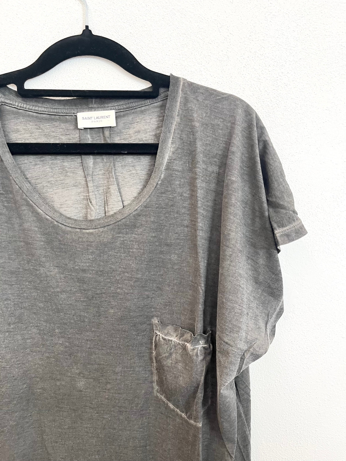 T-Shirt Saint Laurent Oversize Effetto Scolorito con Taschino