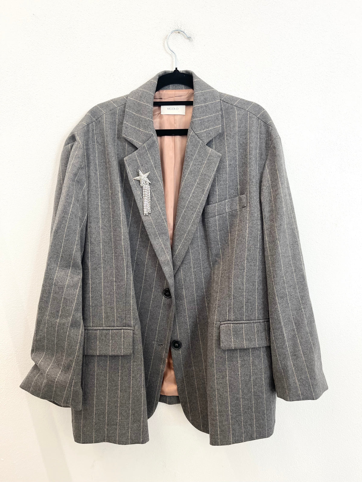 Giacca Blazer Vicolo Oversize Grigia Gessata con Spilla Stella