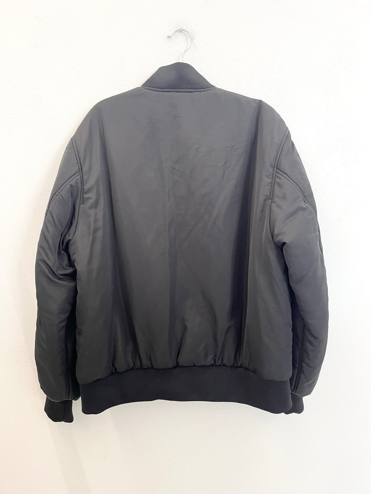 Giacca Bomber Vicolo Oversize Nera con Tasca sulla Manica