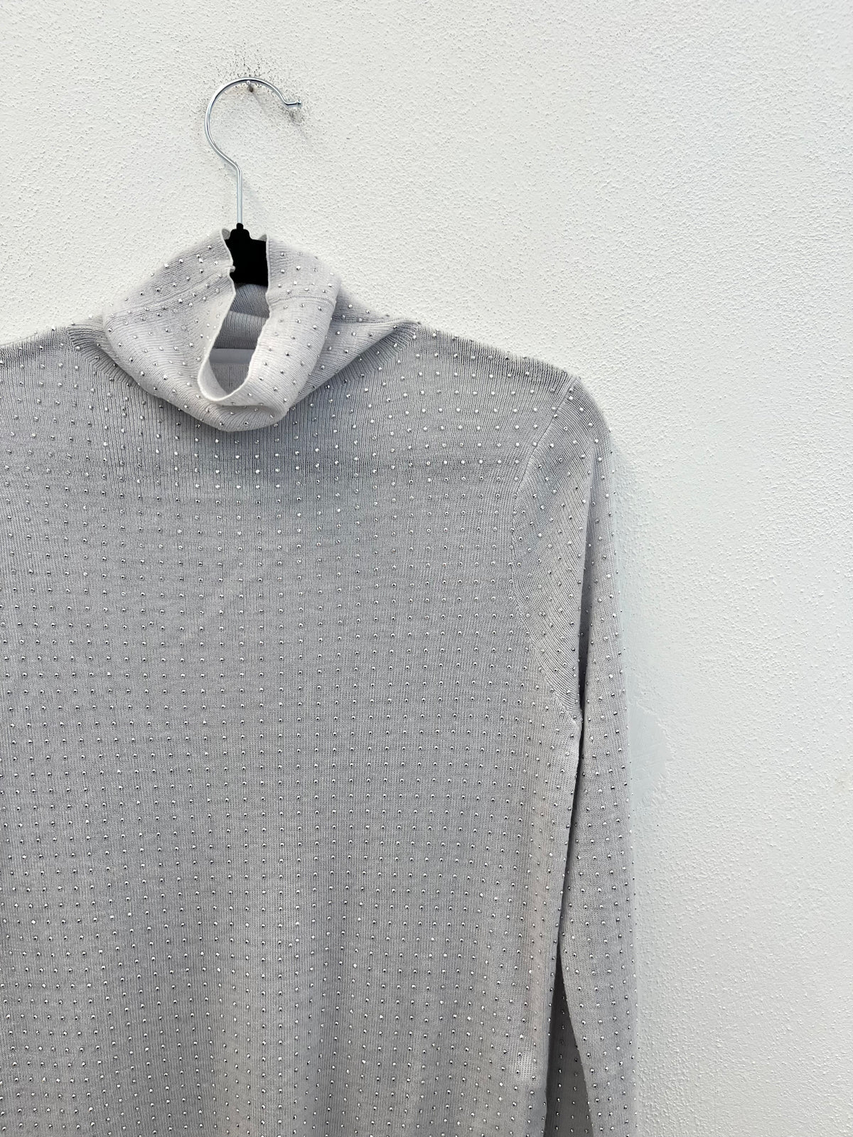 Maglia Isabelle Blanche Paris a collo alto con strass