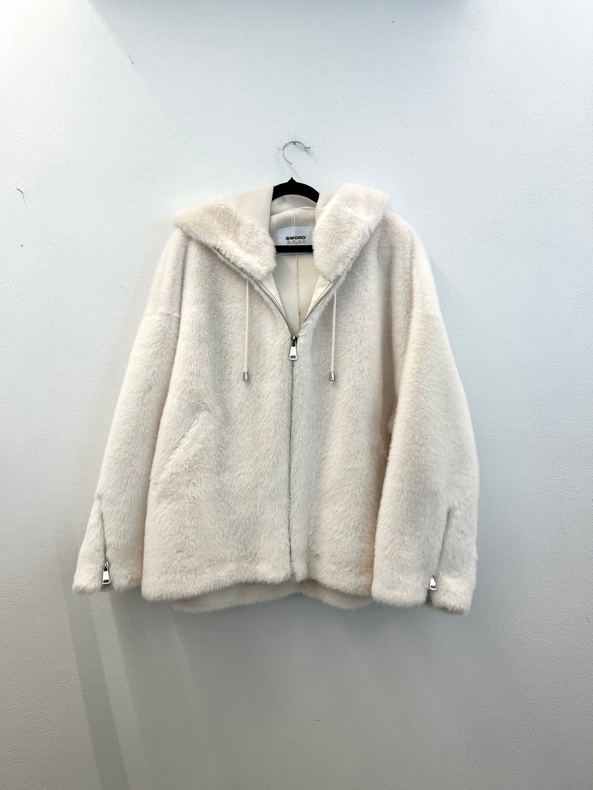 Giacca in ecopelliccia SWORD con cappuccio