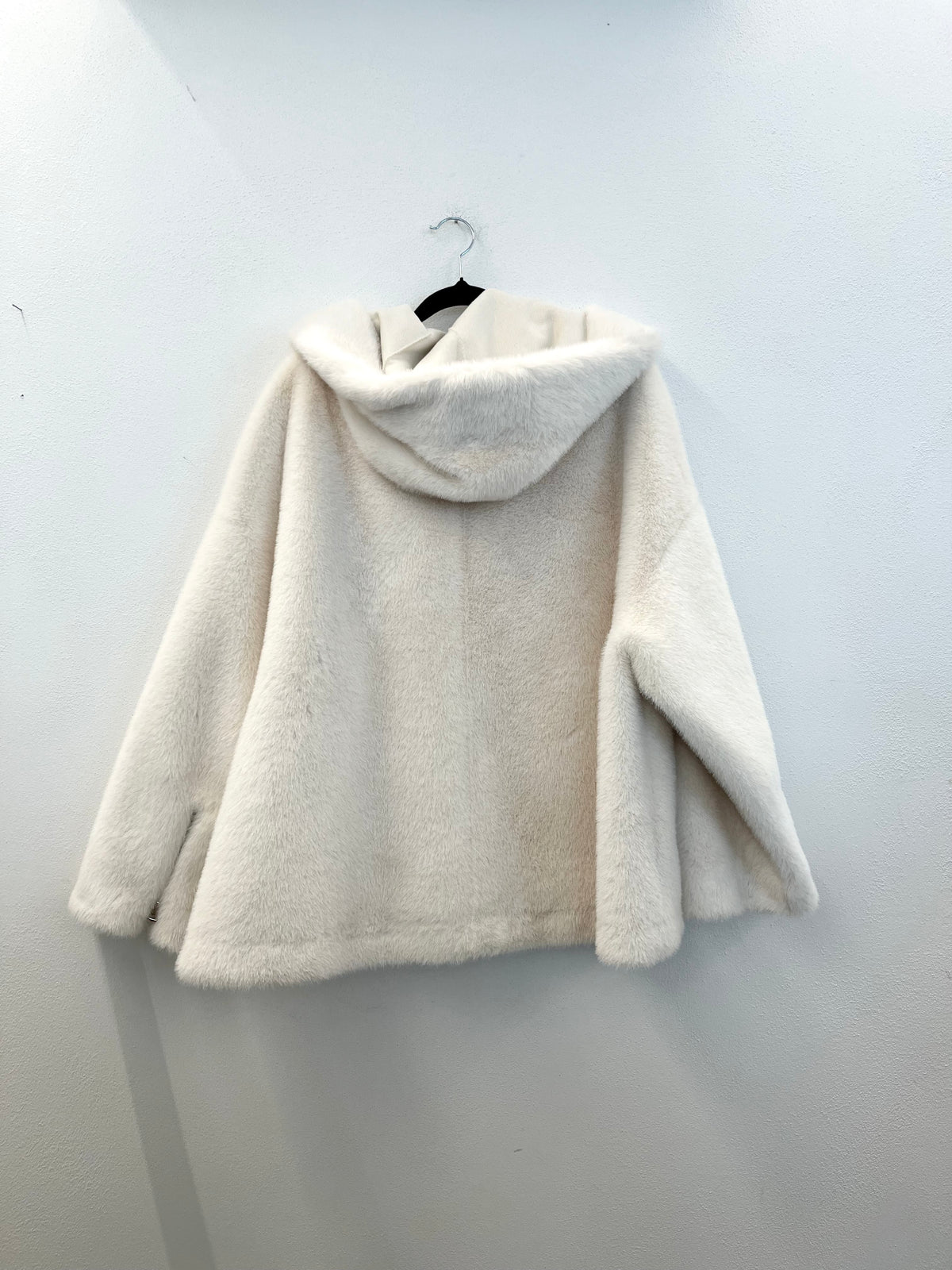 Giacca in ecopelliccia SWORD con cappuccio