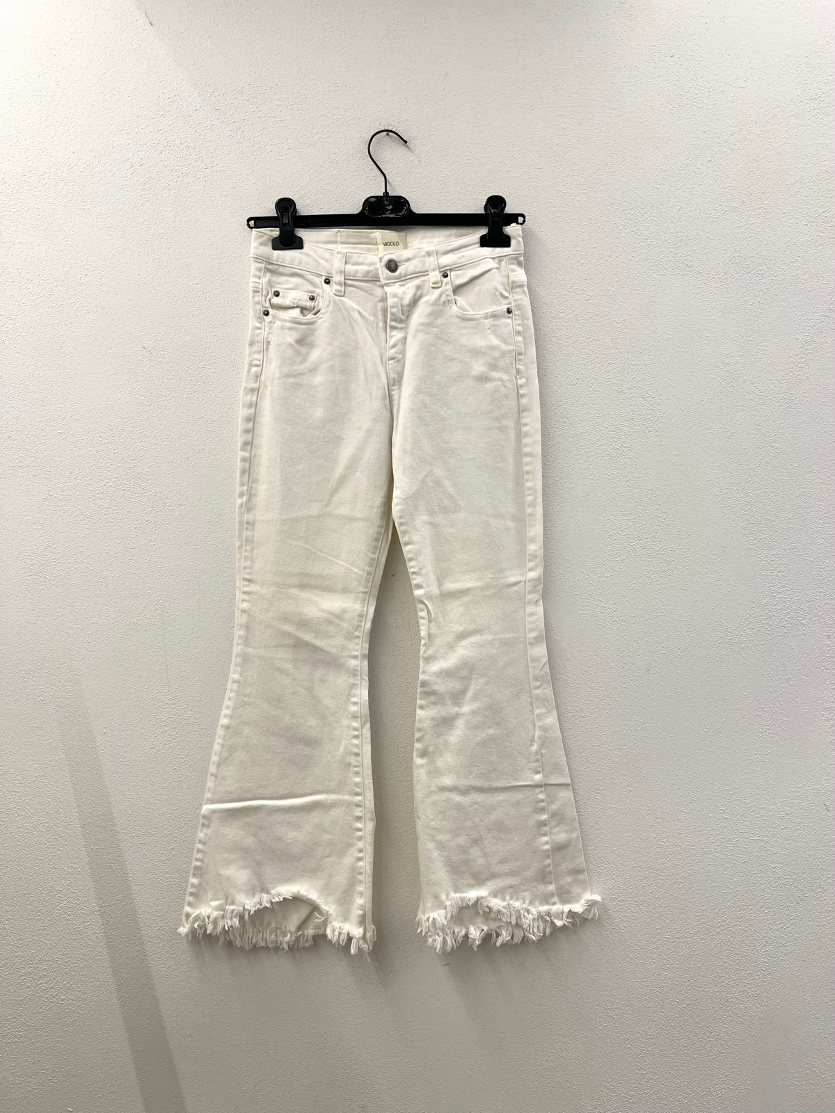 Jeans flare Vicolo bianchi con orlo sfrangiato