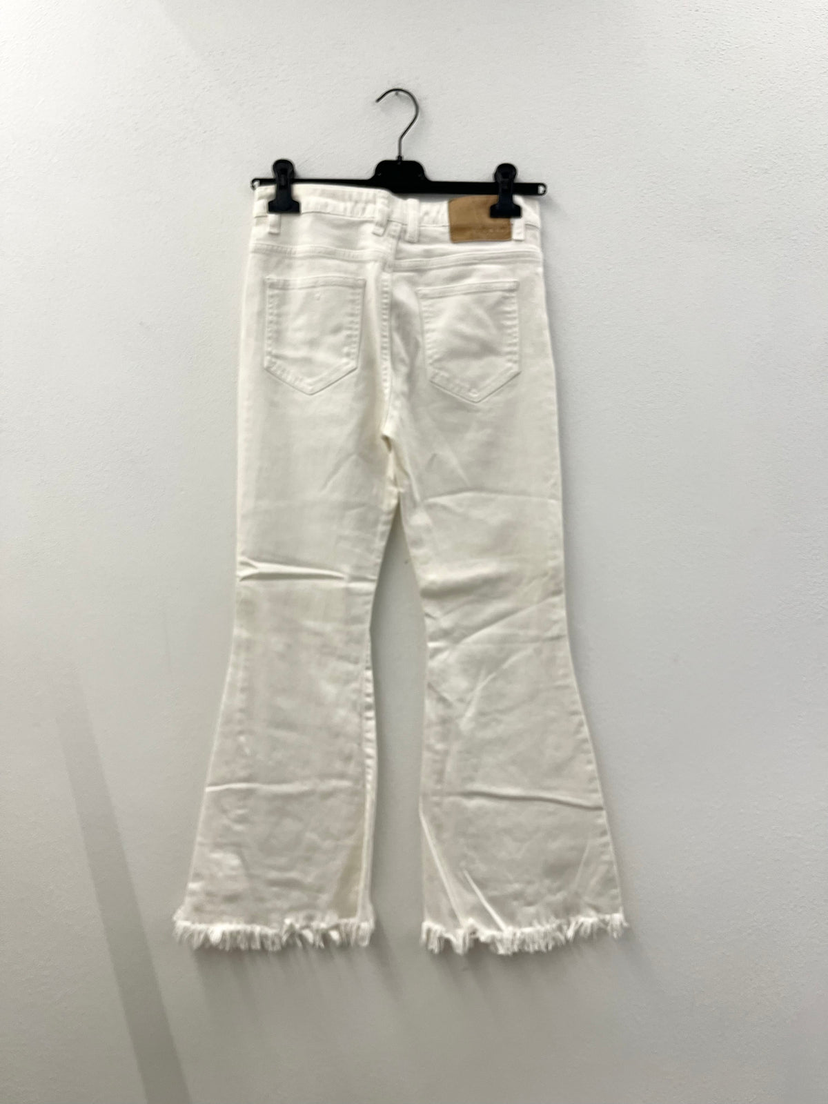 Jeans flare Vicolo bianchi con orlo sfrangiato