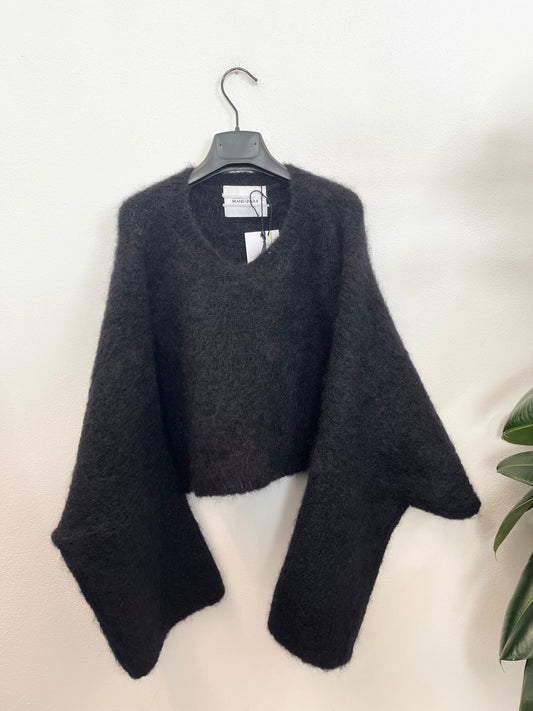 Brand Unique crop sweater