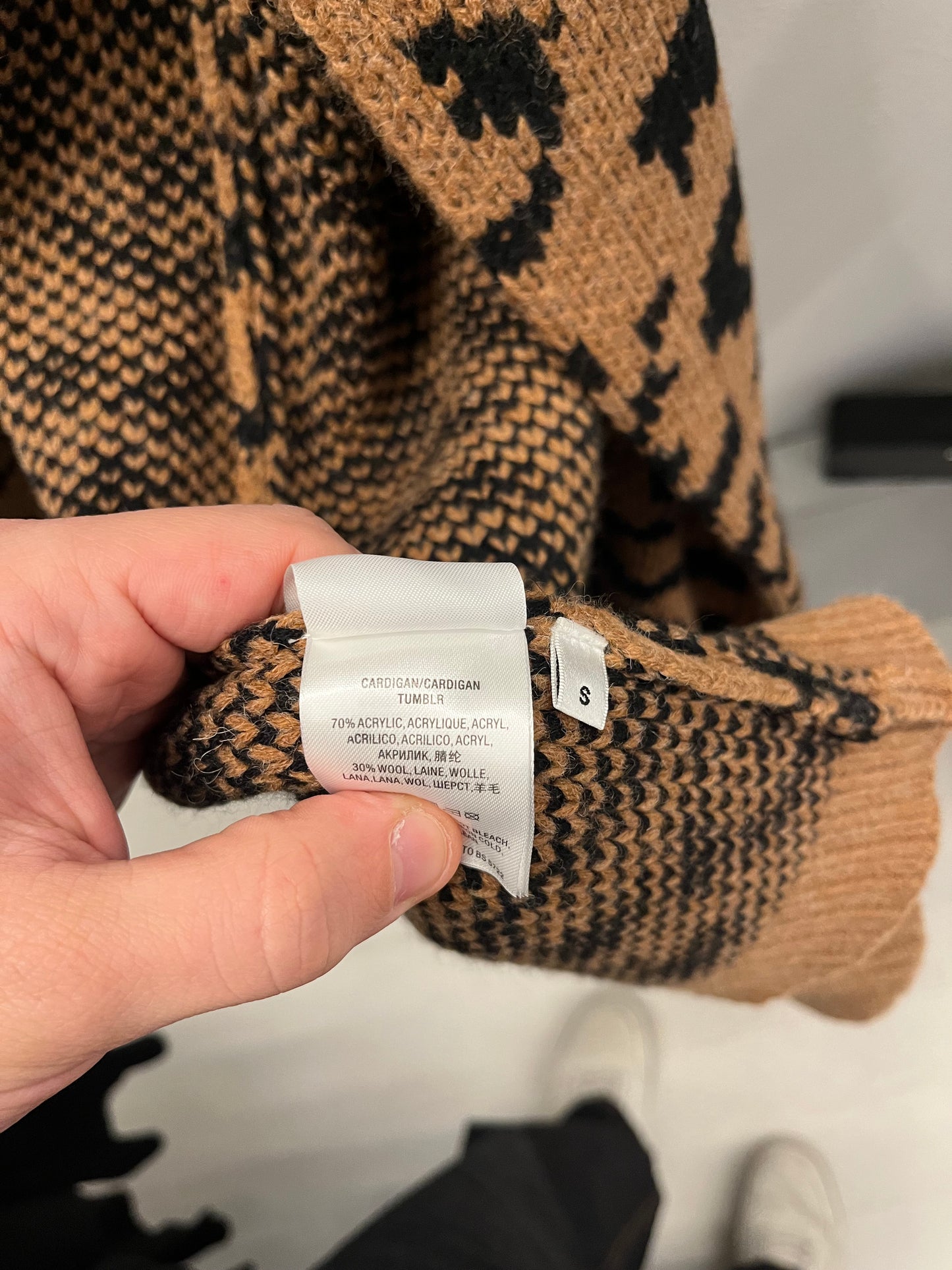 Knitted cardigan by Essentiel